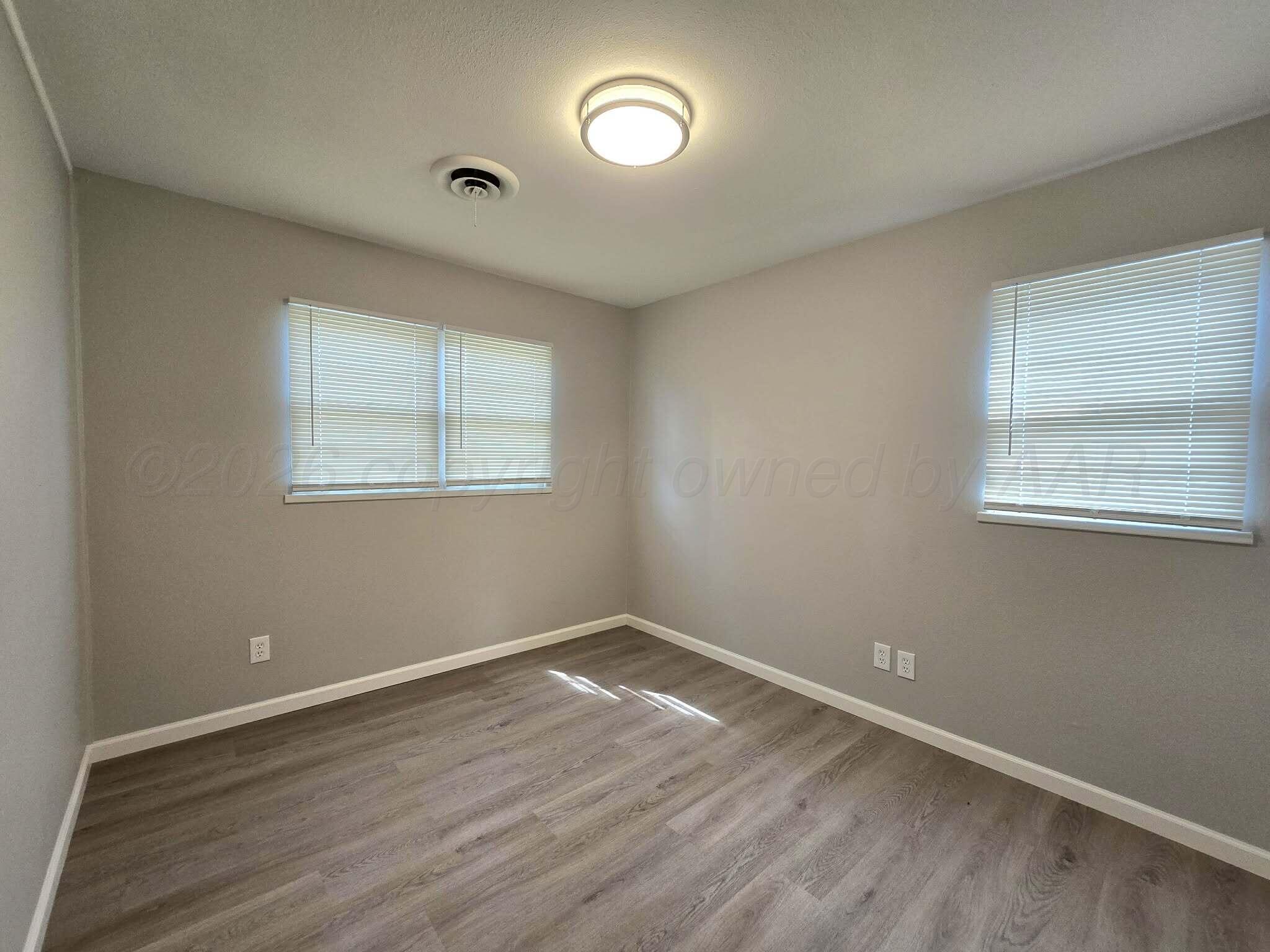 2722 S Woodland Street Property Photo 8