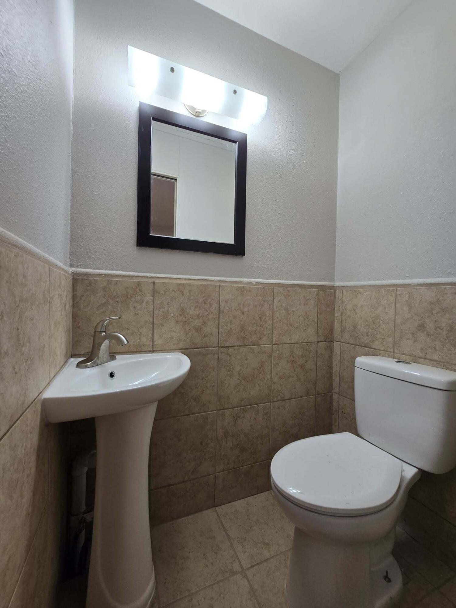 2722 S Woodland Street Property Photo 10
