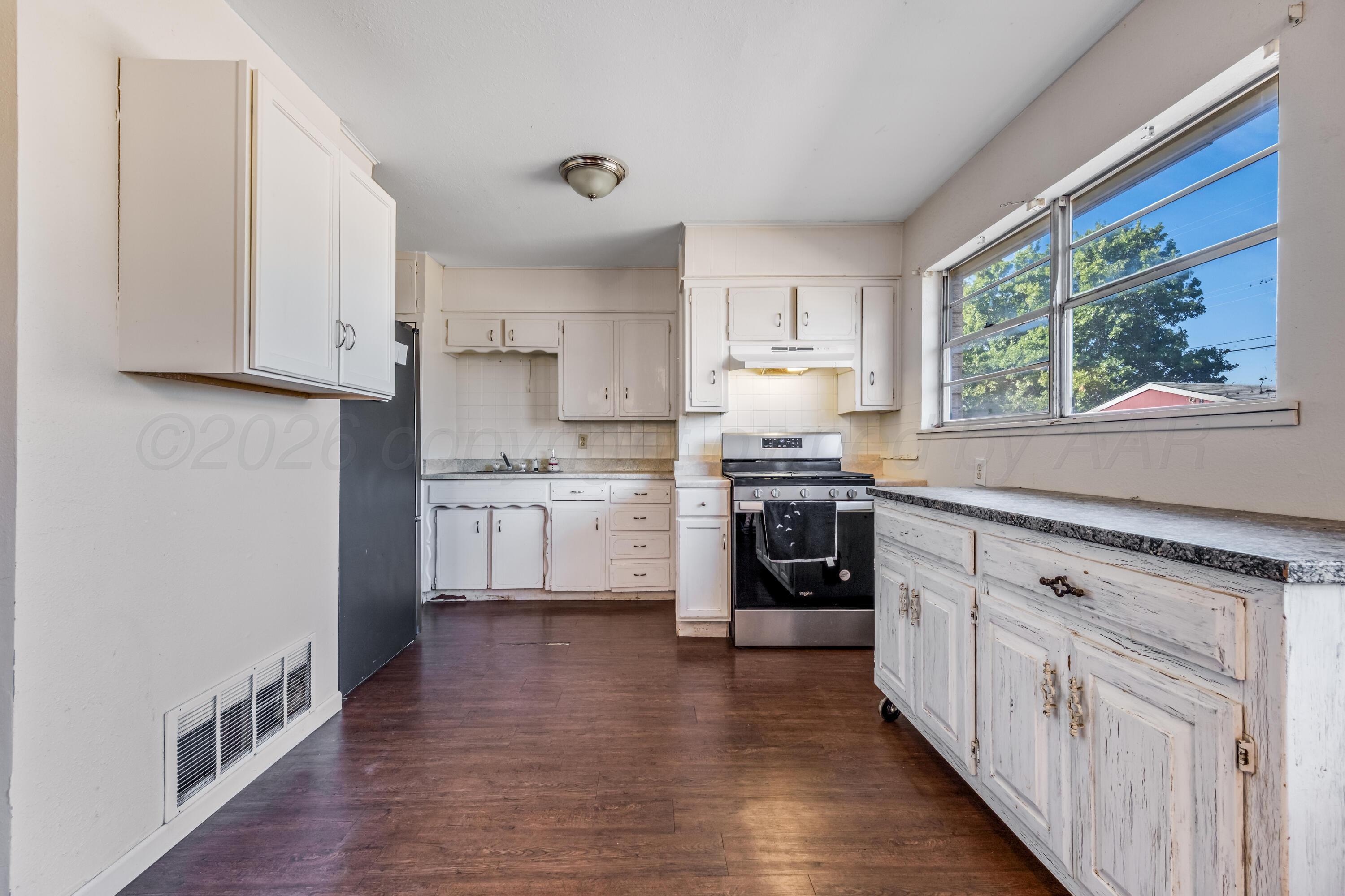 7613 Loma Vista Drive Property Photo 4