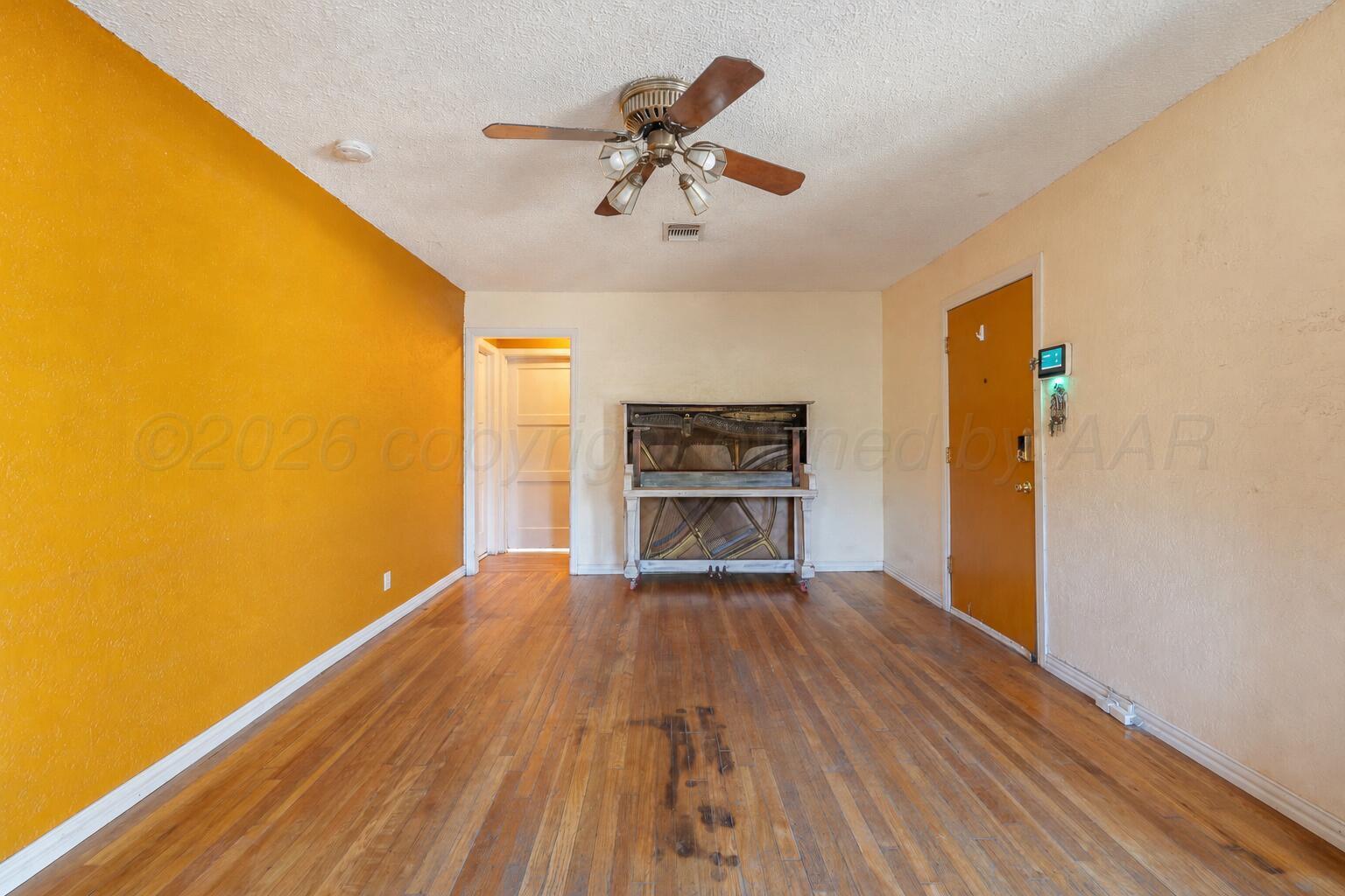 1303 S Avondale Street Property Photo 5