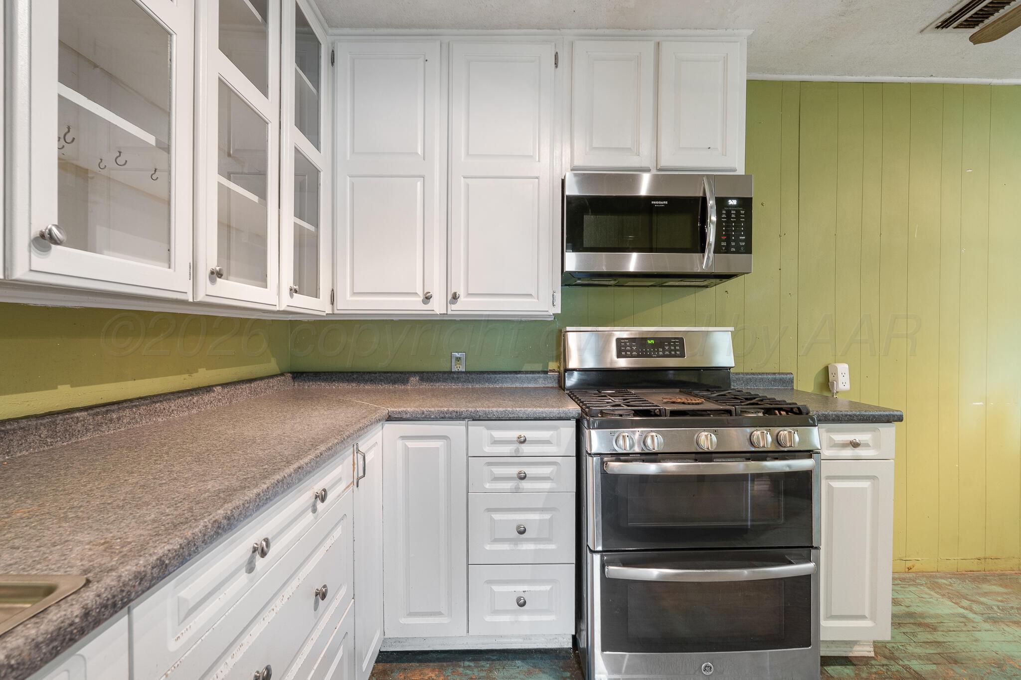 1303 S Avondale Street Property Photo 6