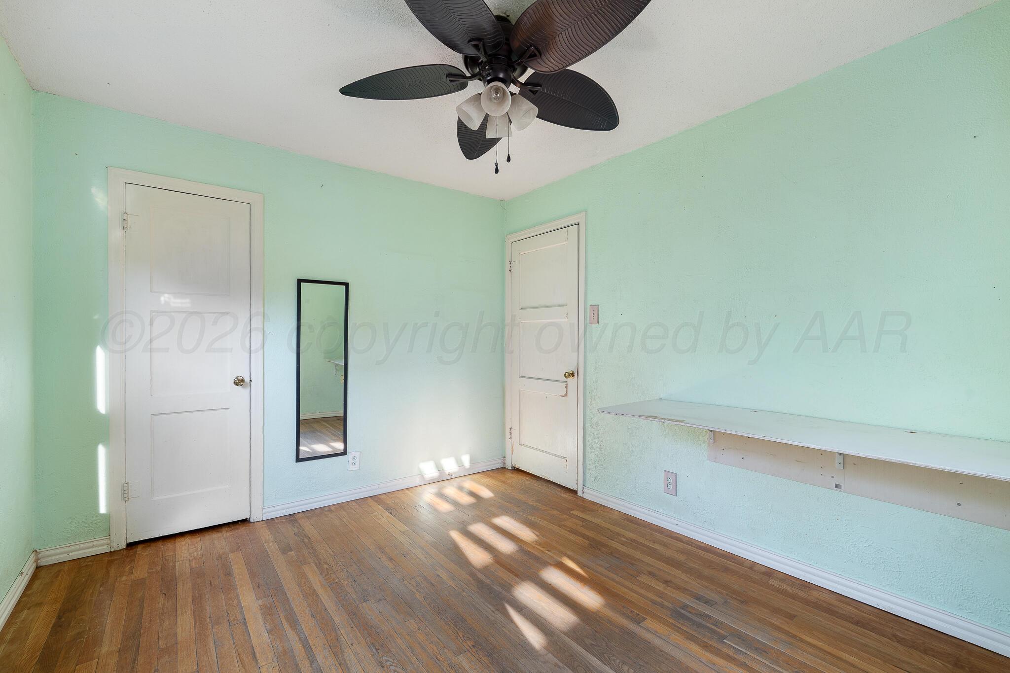 1303 S Avondale Street Property Photo 9
