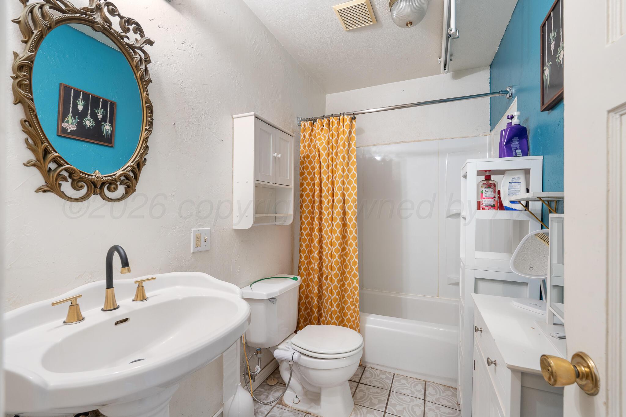 1303 S Avondale Street Property Photo 14