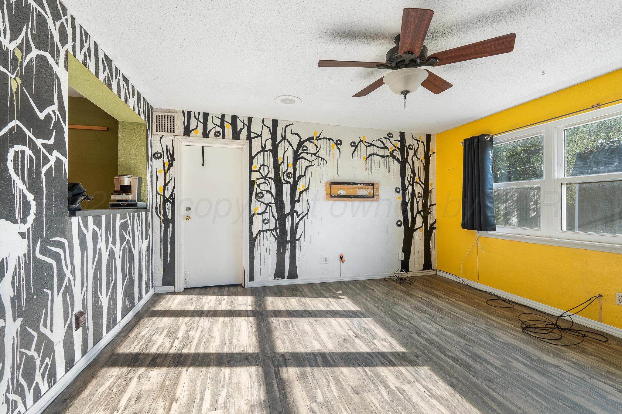 1303 S Avondale Street Property Photo 17