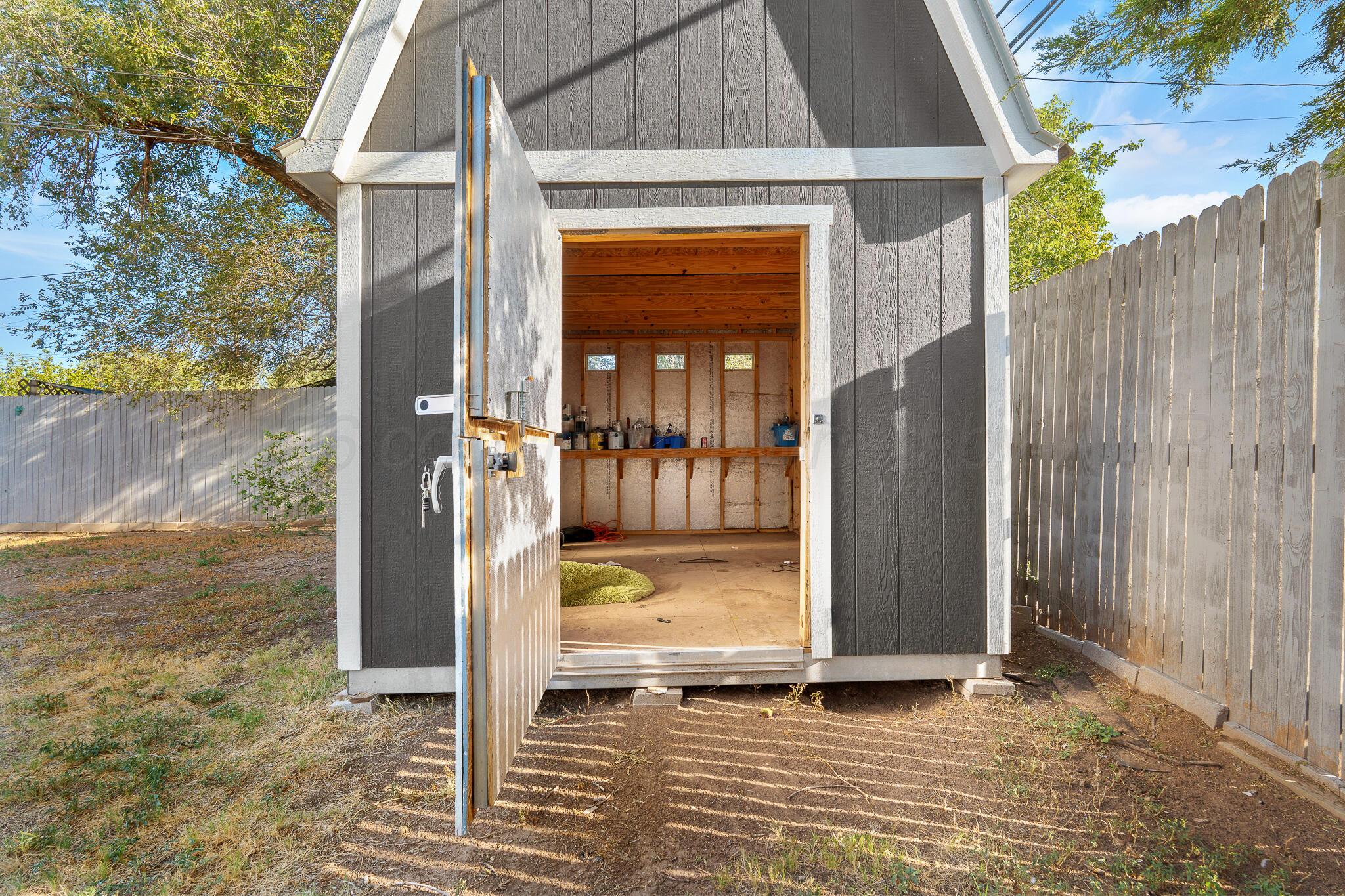 1303 S Avondale Street Property Photo 18