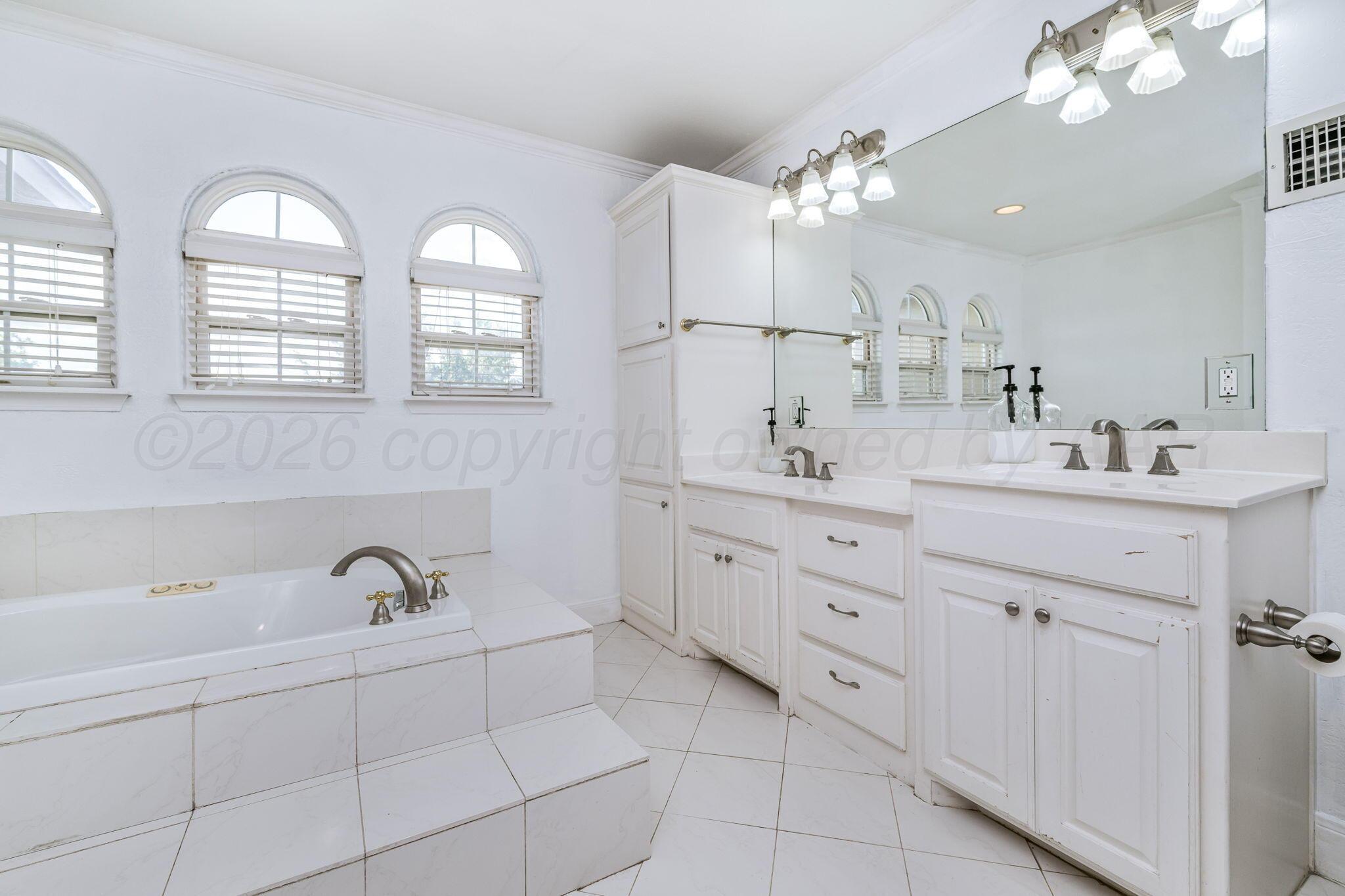 4104 Escondido Place Property Photo 5