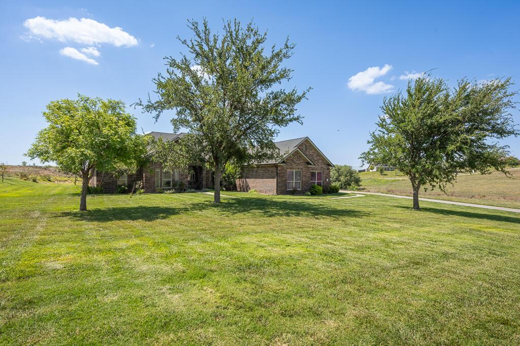 8401 Shady Lake Drive Property Photo 2