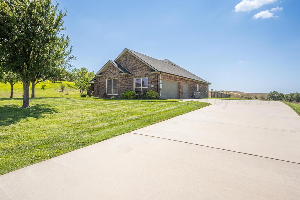 8401 Shady Lake Drive Property Photo 3