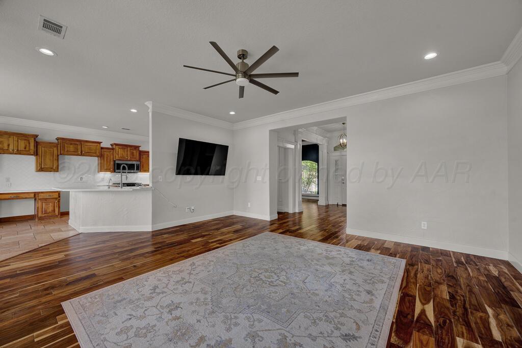 8401 Shady Lake Drive Property Photo 8