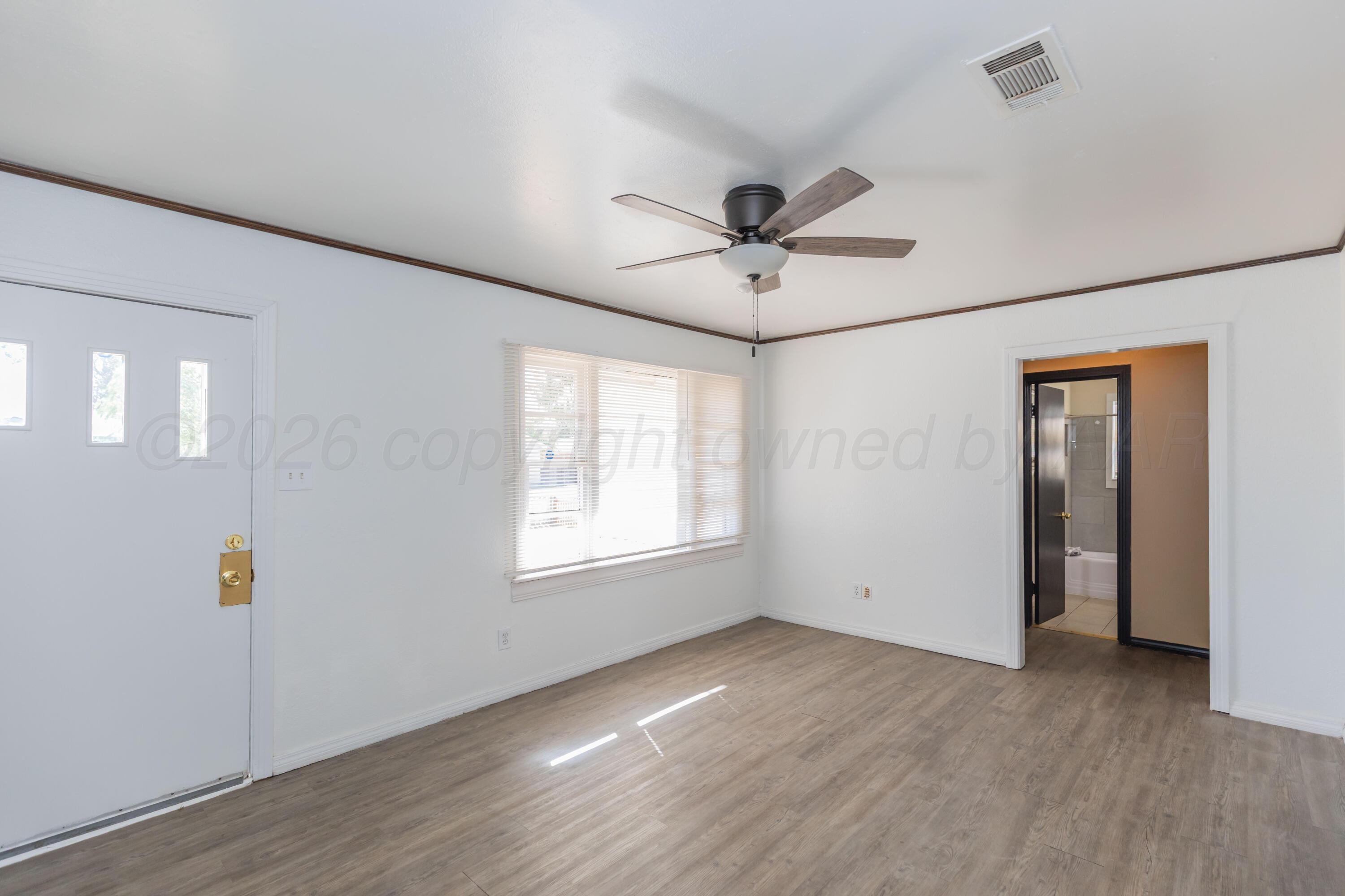 4008 Crockett Street Property Photo 6