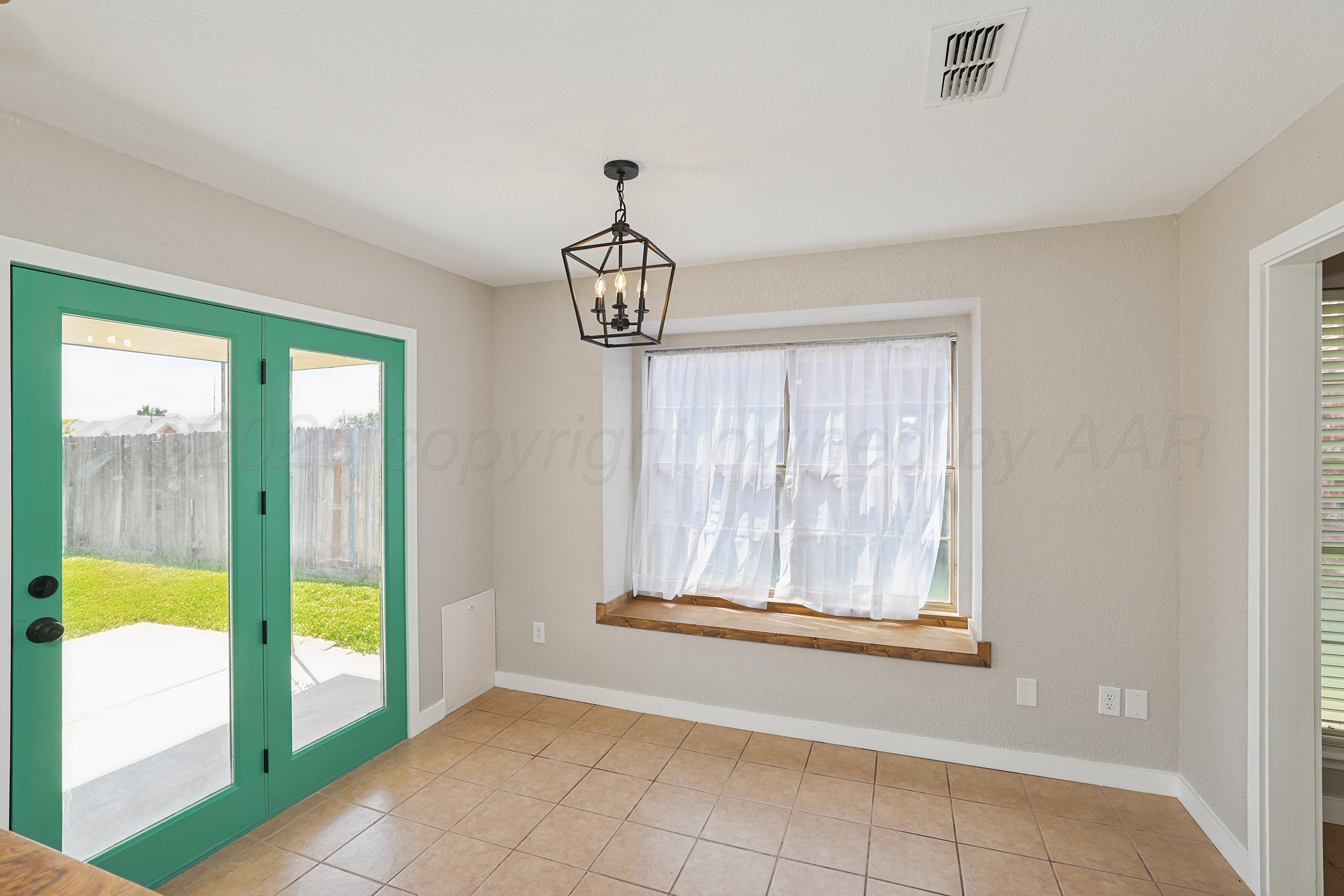 2203 Troveta Drive Property Photo 8