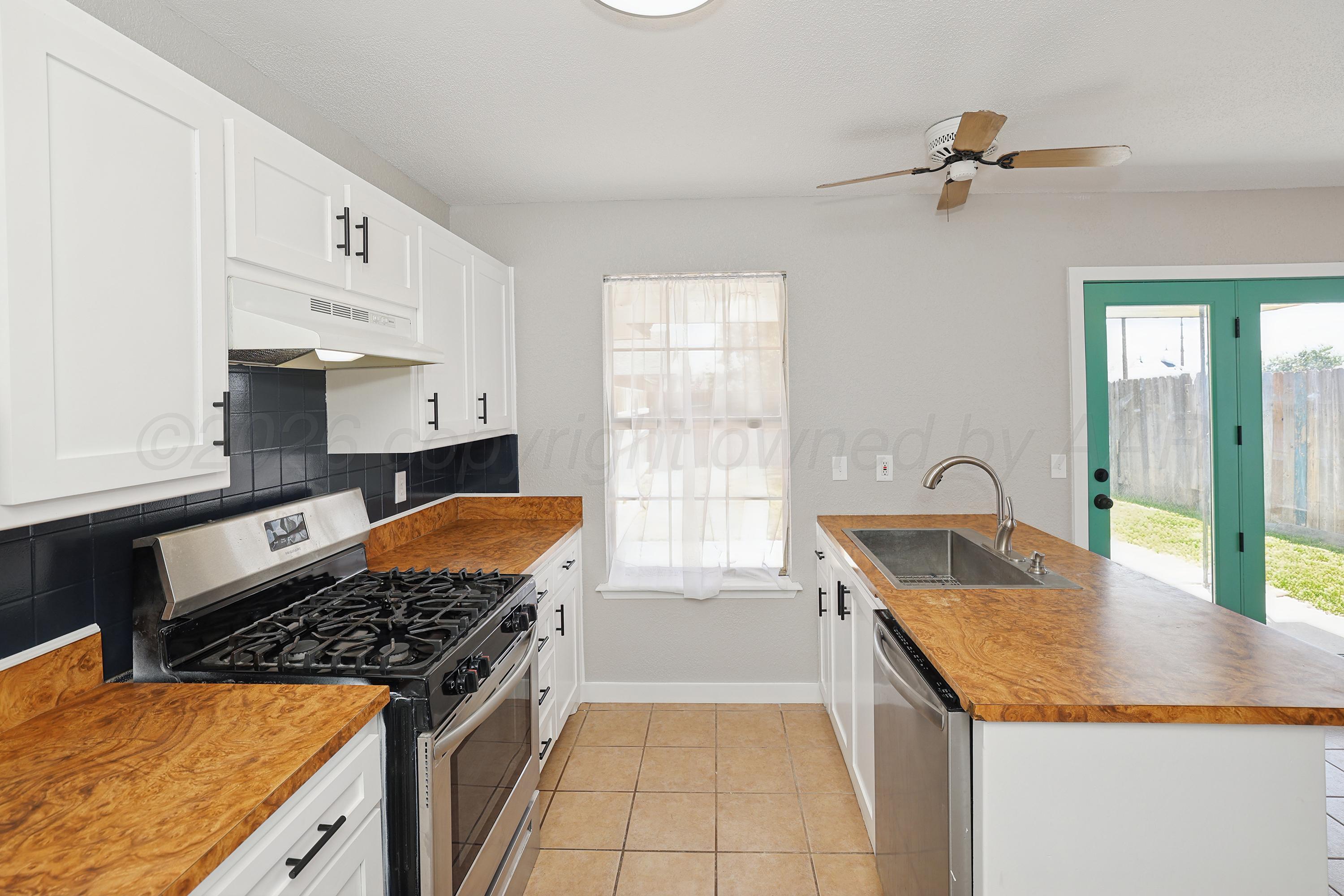 2203 Troveta Drive Property Photo 11