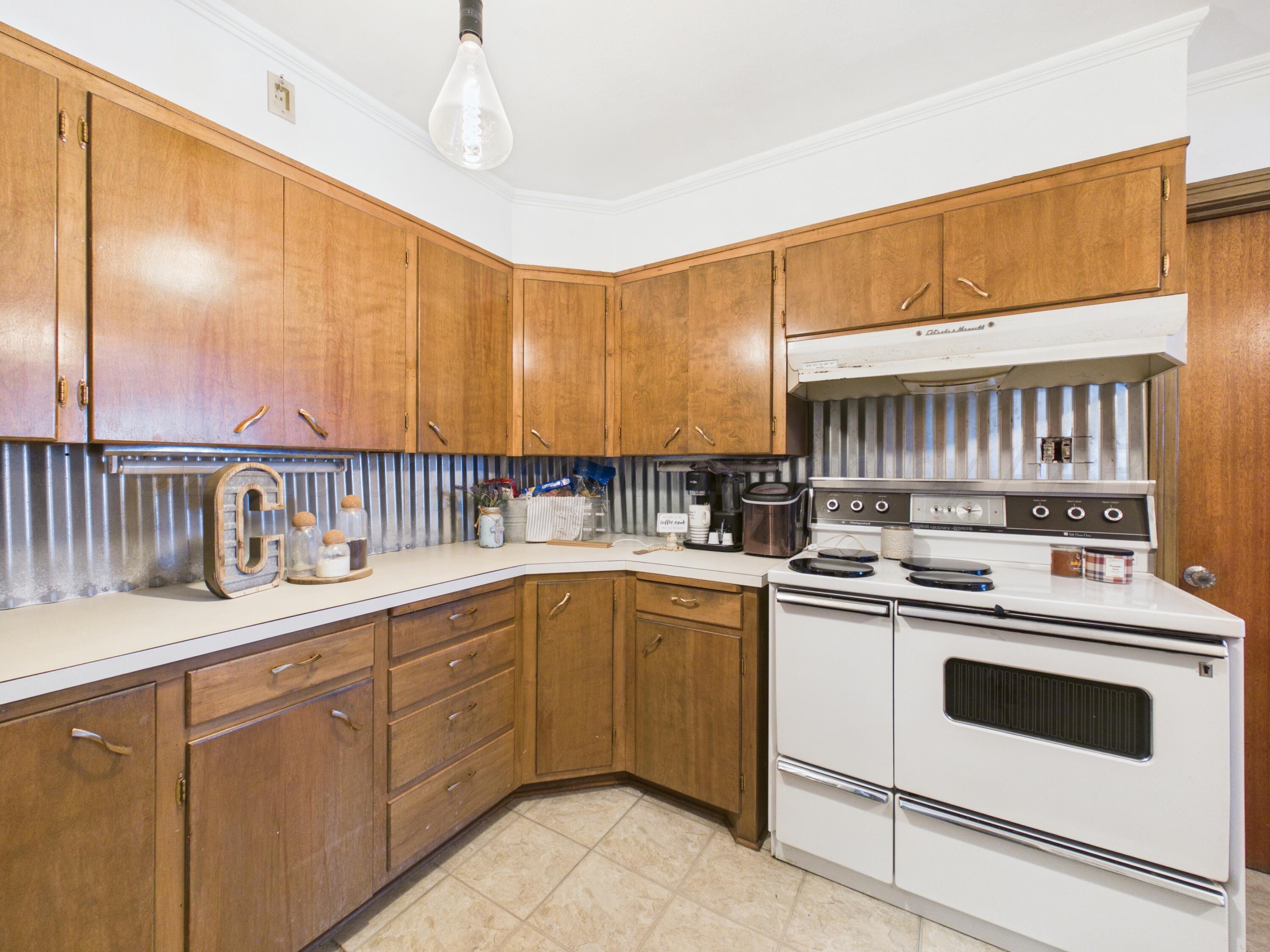 1704 N Christine Street Property Photo 9