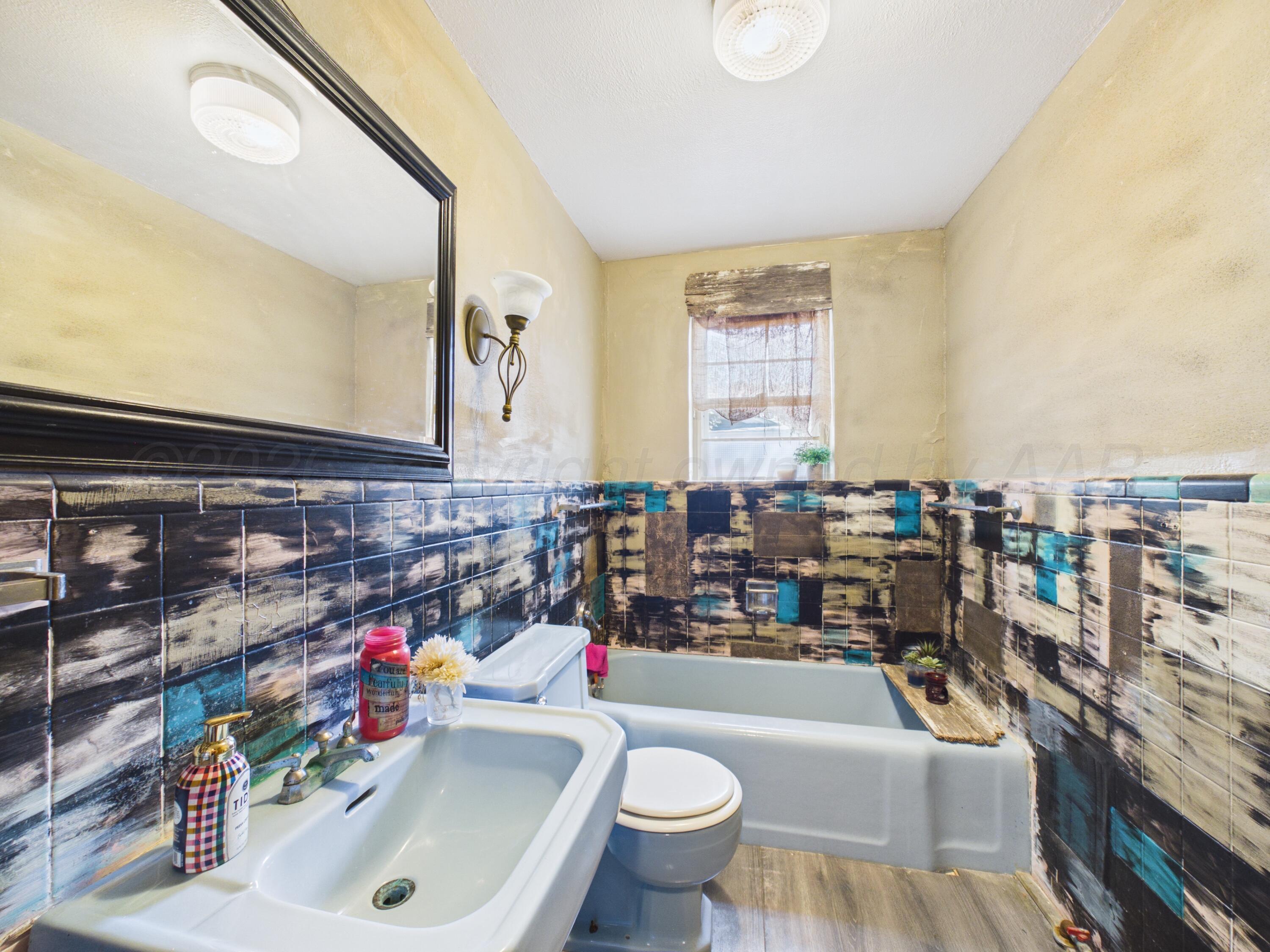 1704 N Christine Street Property Photo 28