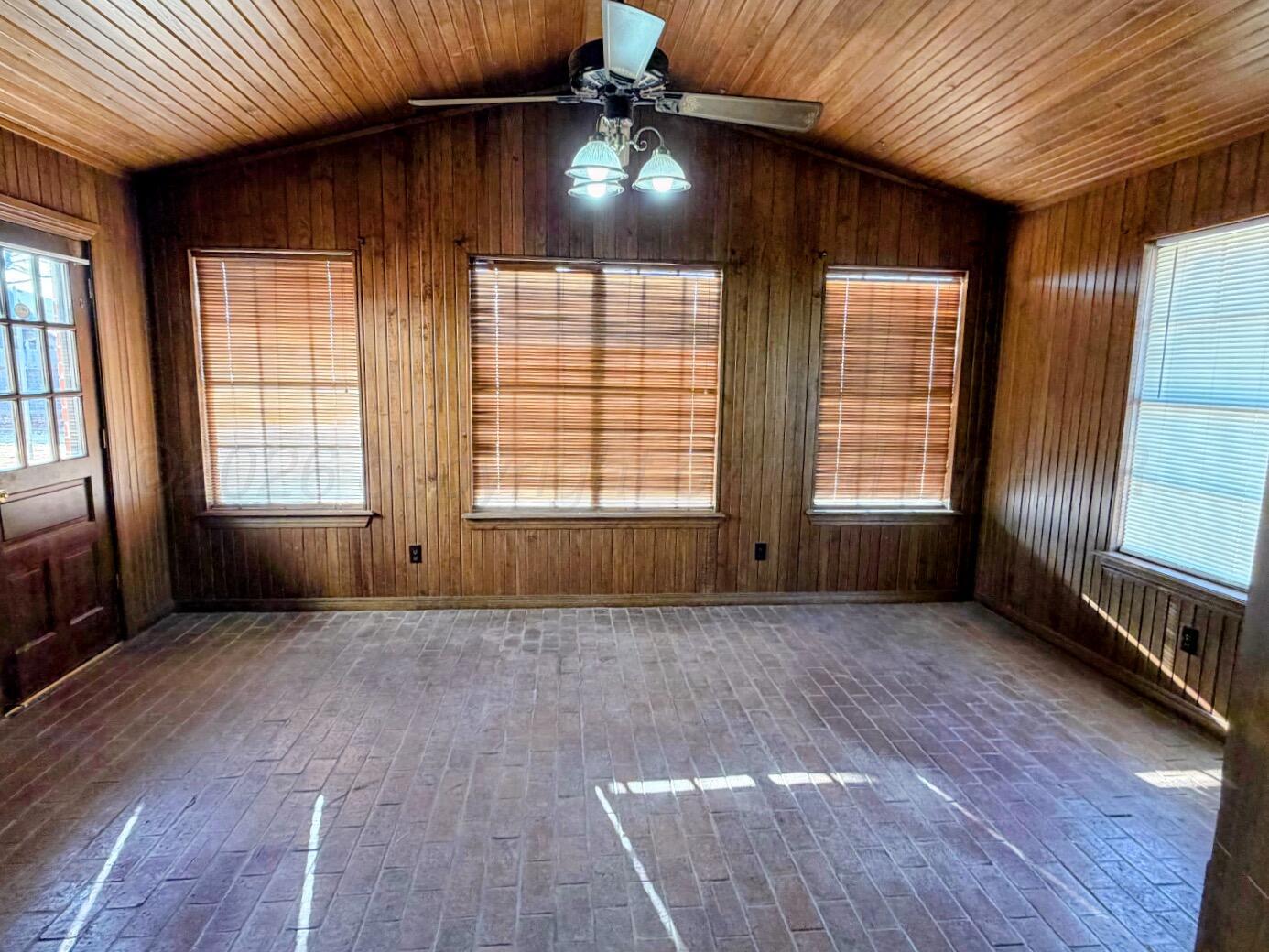 203 Bois D' Arc Property Photo 12