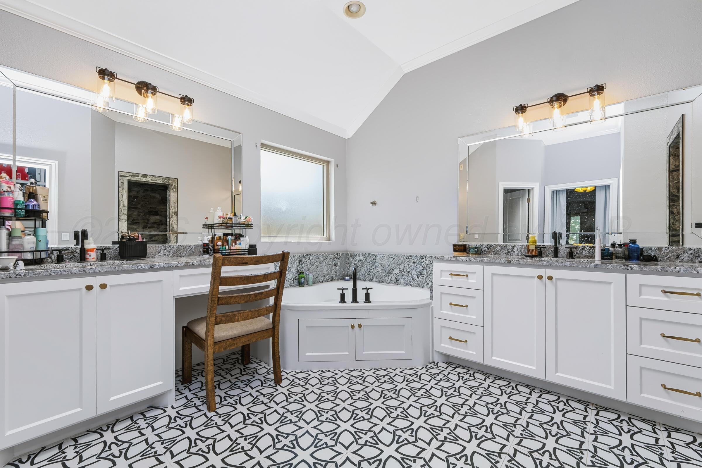8 Carnoustie Lane Property Photo 29