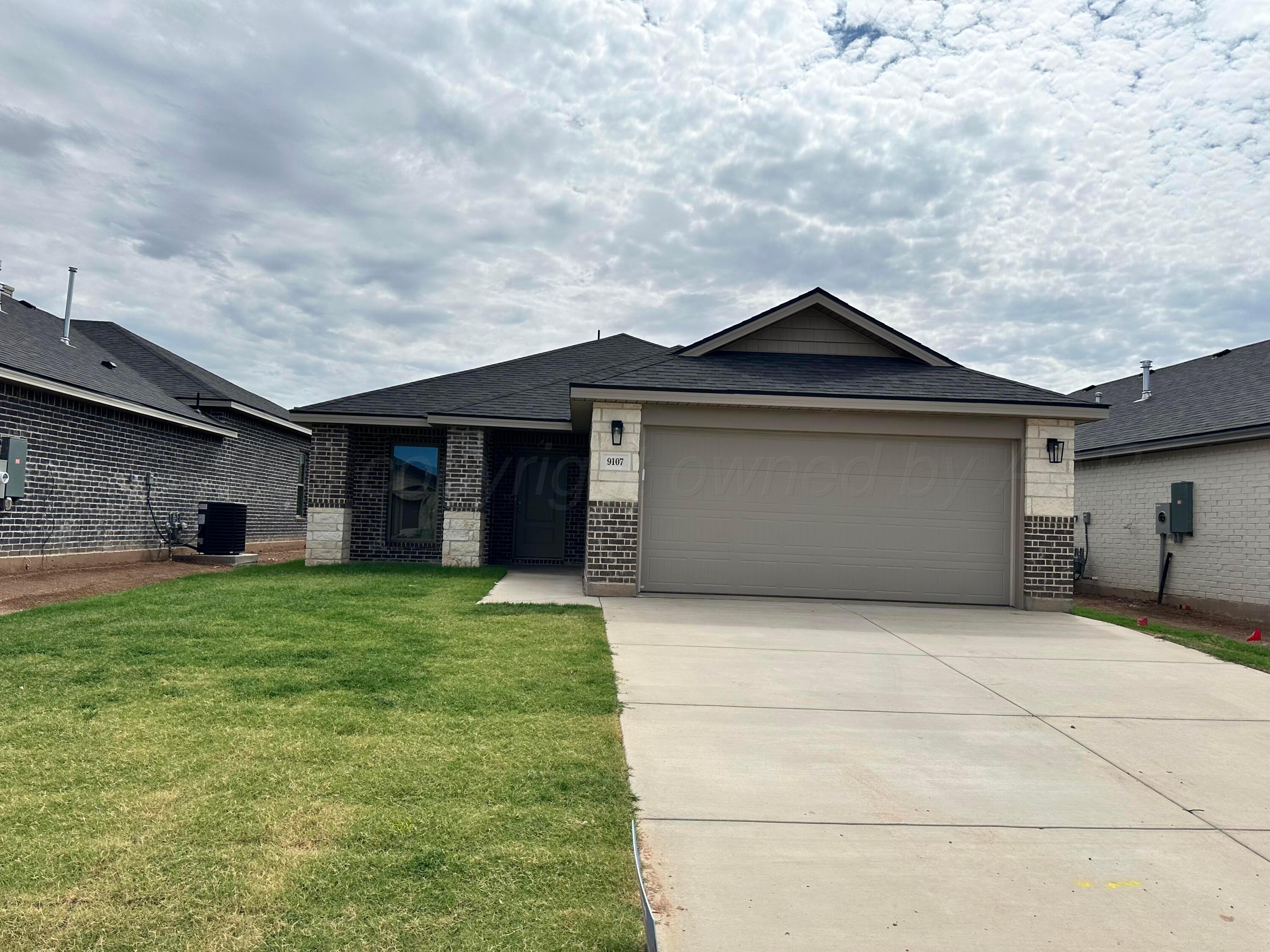 9107 PRAIRIELAND Drive Property Photo 1