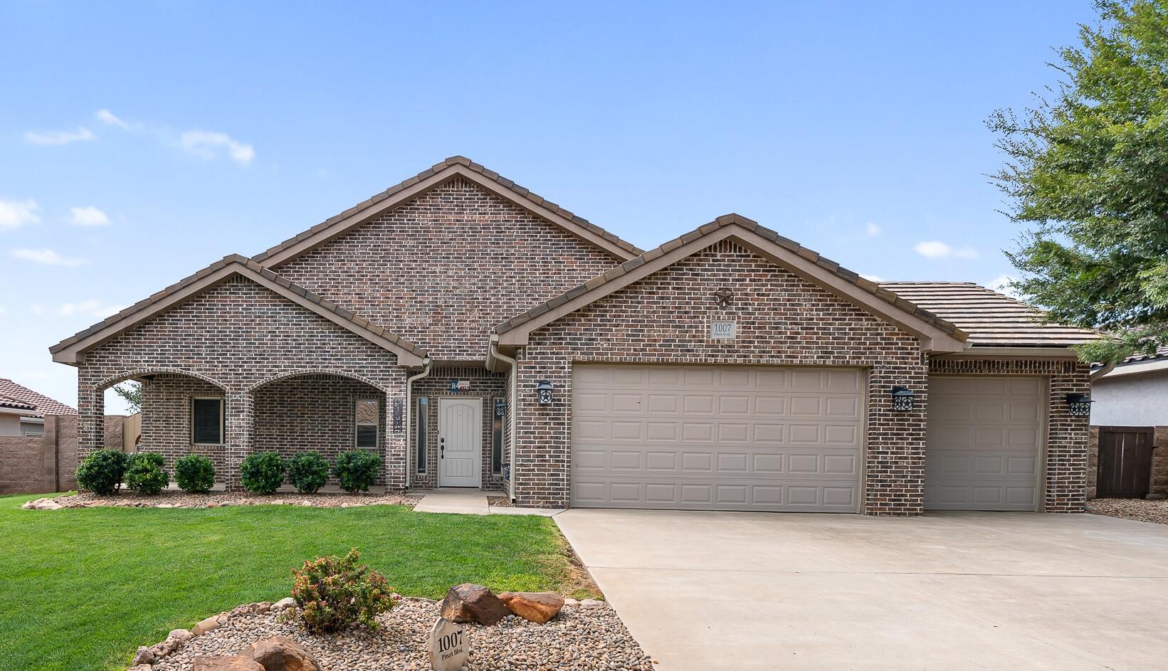 1007 Pinot Boulevard Property Photo 1