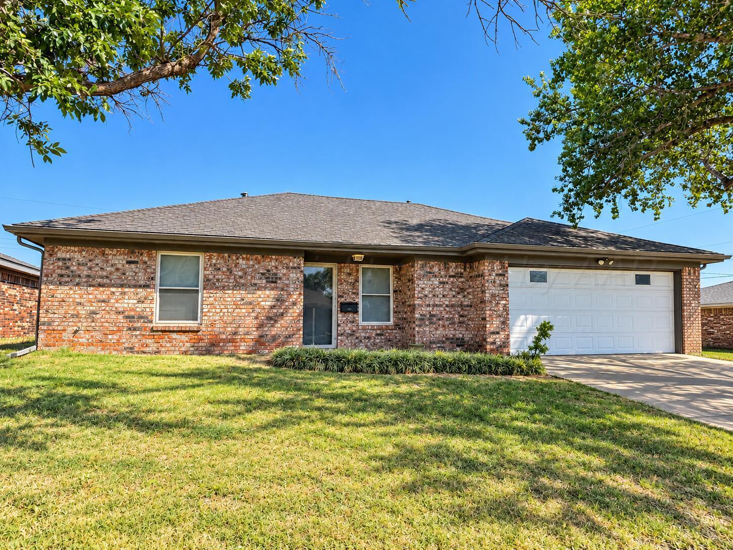 1100 Sugarloaf Drive Property Photo 1