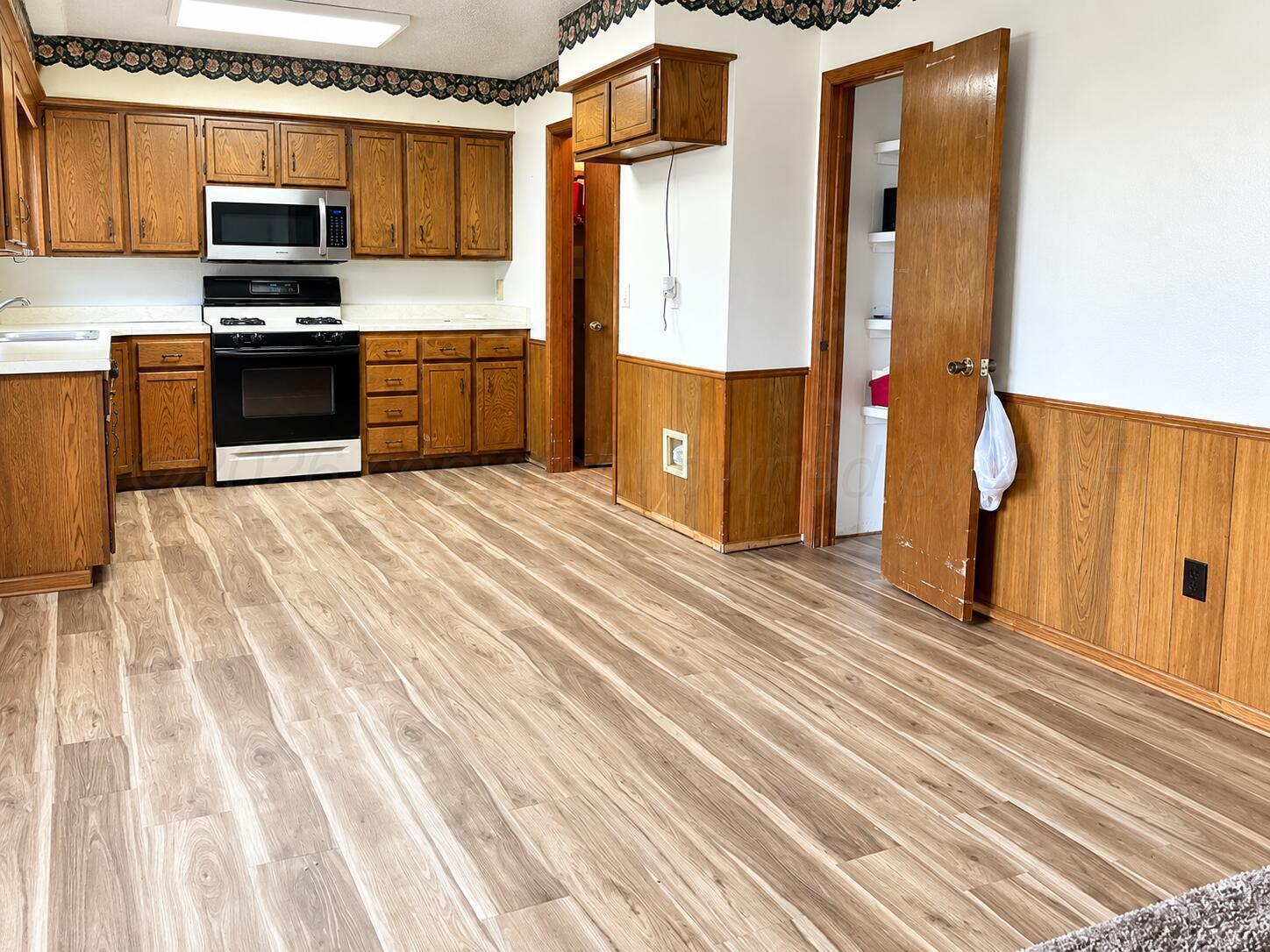 1100 Sugarloaf Drive Property Photo 2