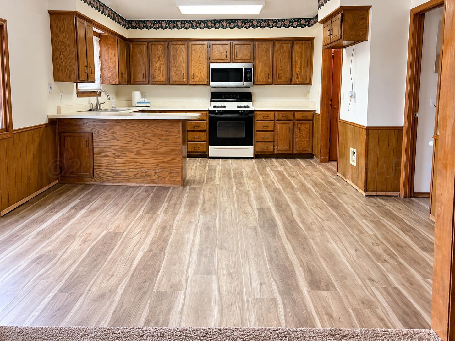 1100 Sugarloaf Drive Property Photo 3