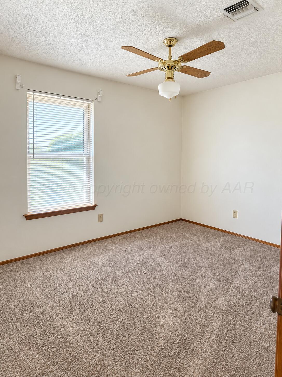 1100 Sugarloaf Drive Property Photo 12