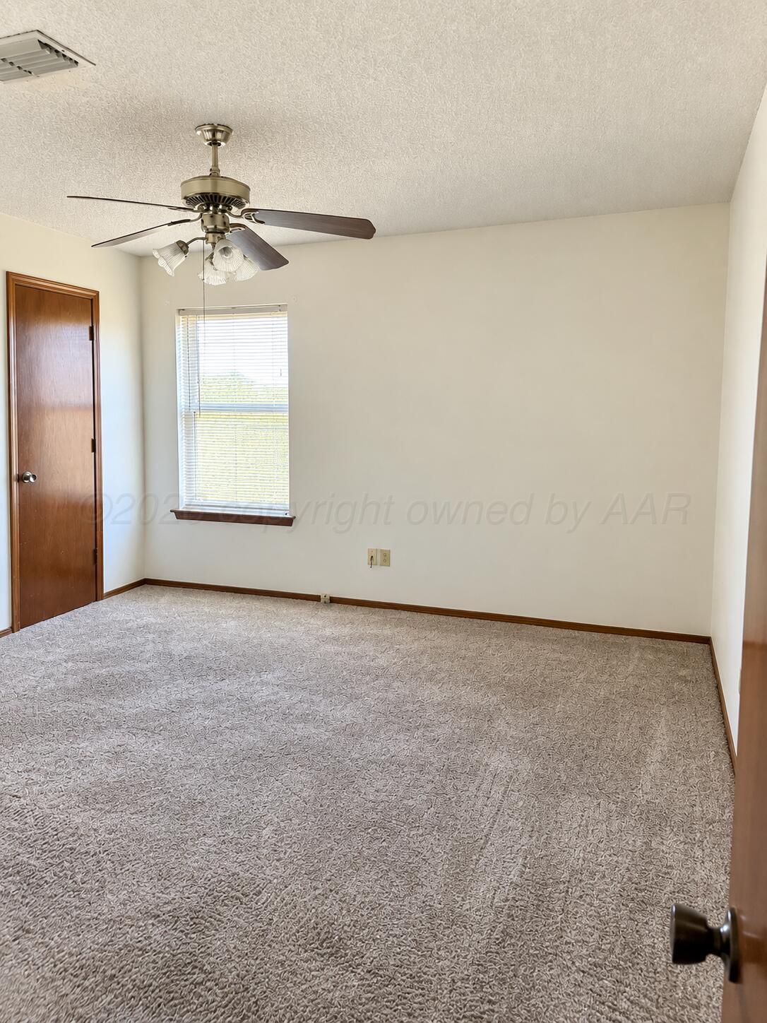 1100 Sugarloaf Drive Property Photo 13