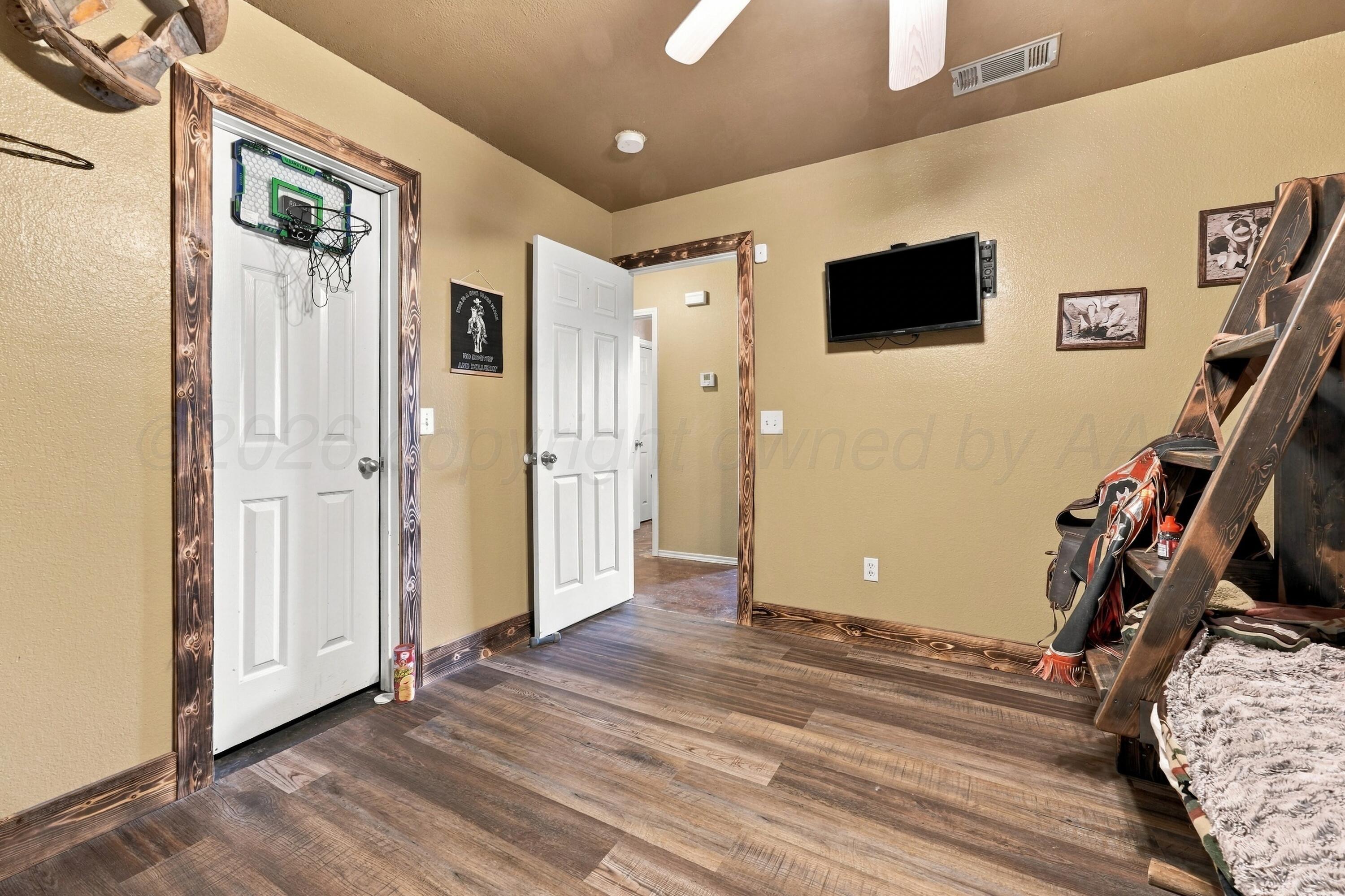 390 Sun Road Property Photo 14