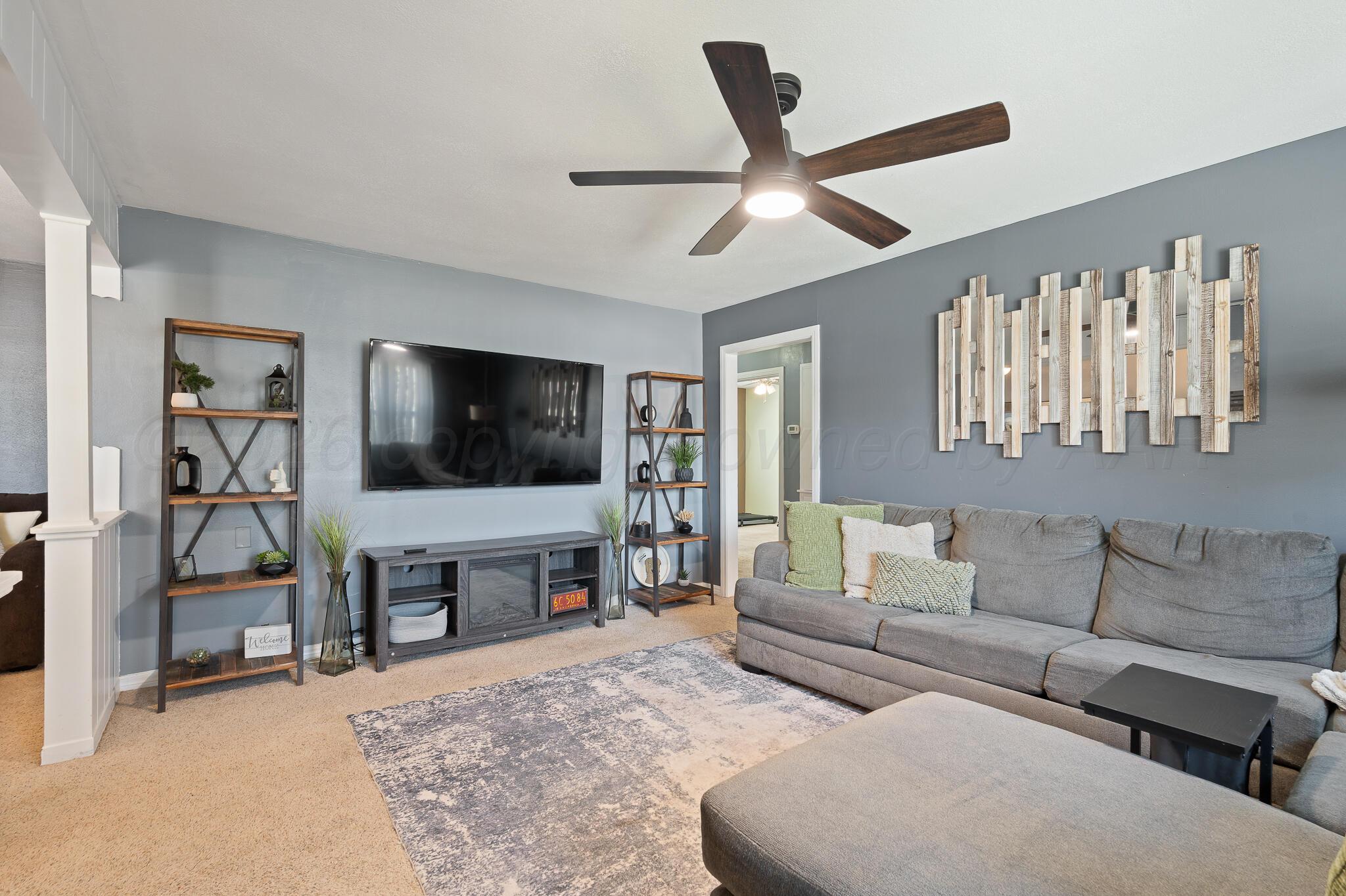 1819 S Avondale Street Property Photo 4