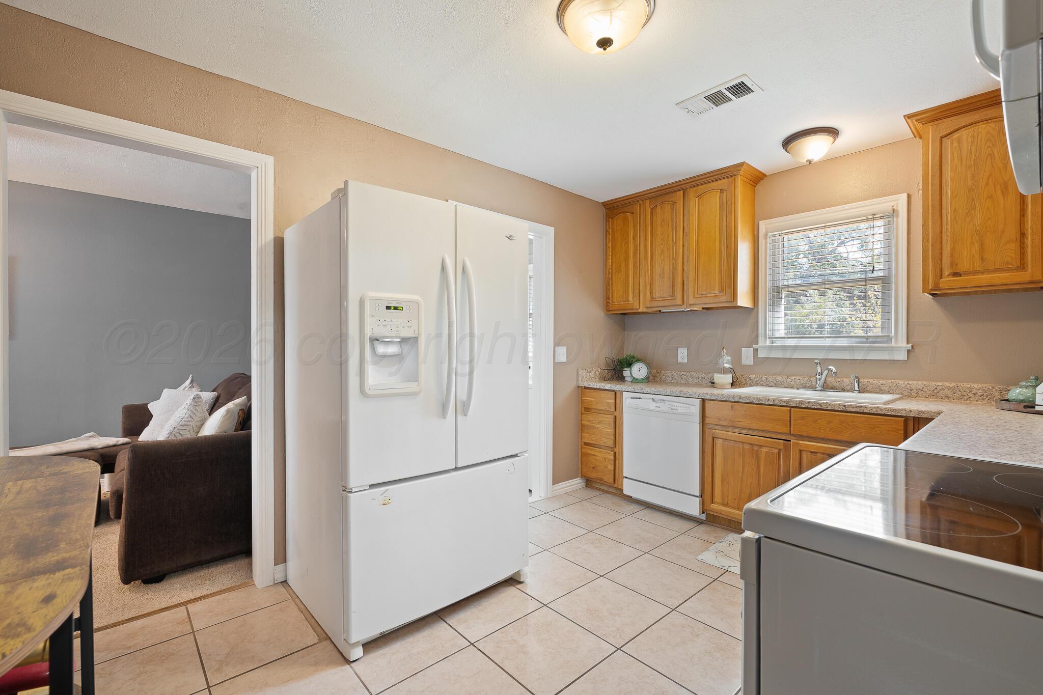 1819 S Avondale Street Property Photo 10
