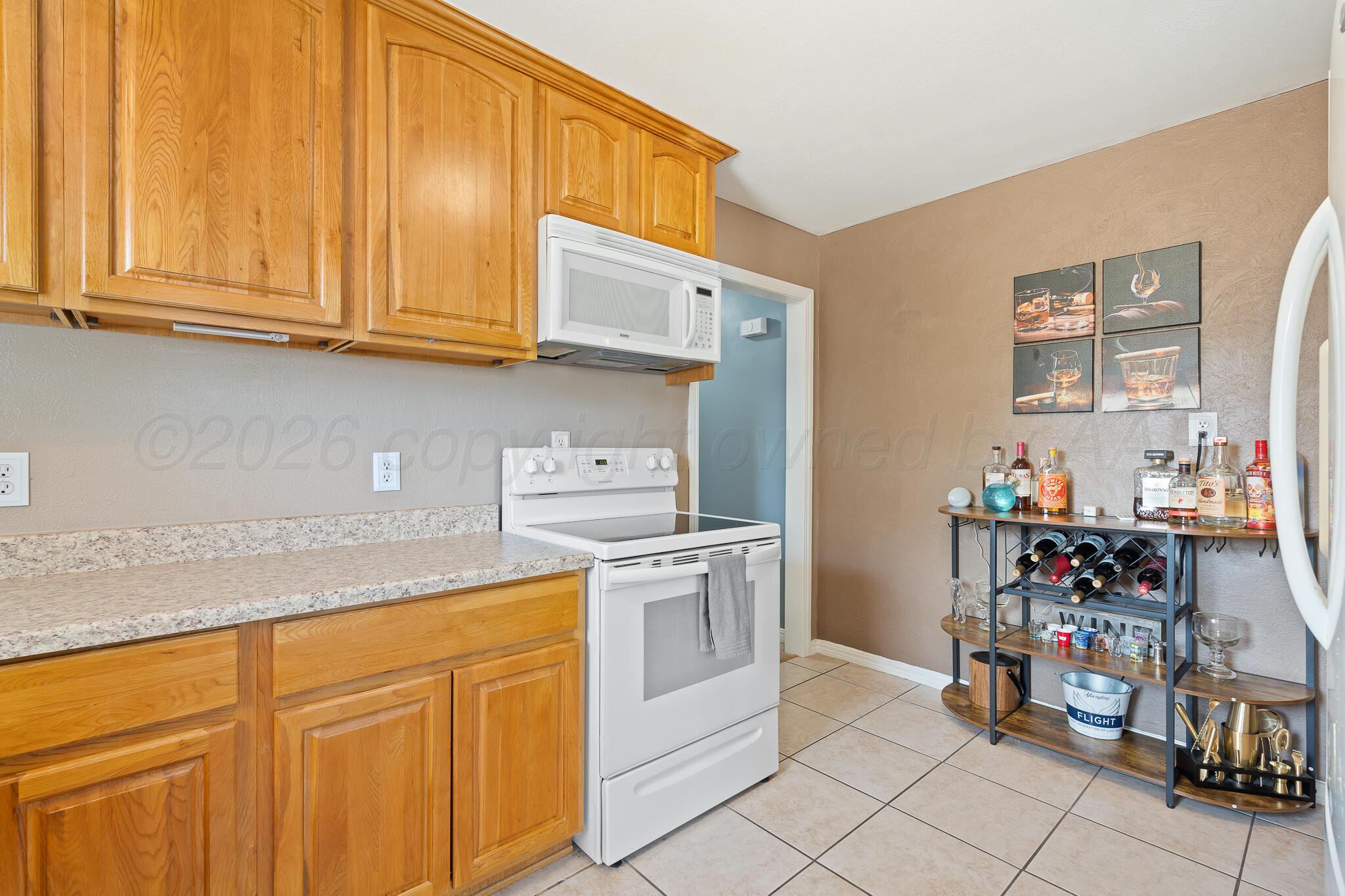 1819 S Avondale Street Property Photo 12
