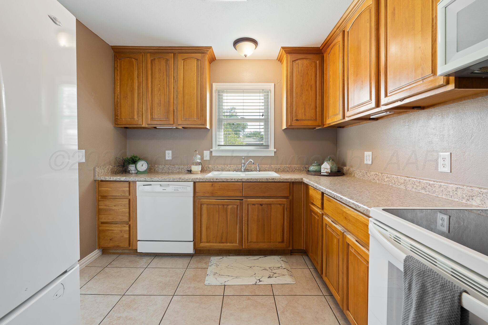 1819 S Avondale Street Property Photo 13