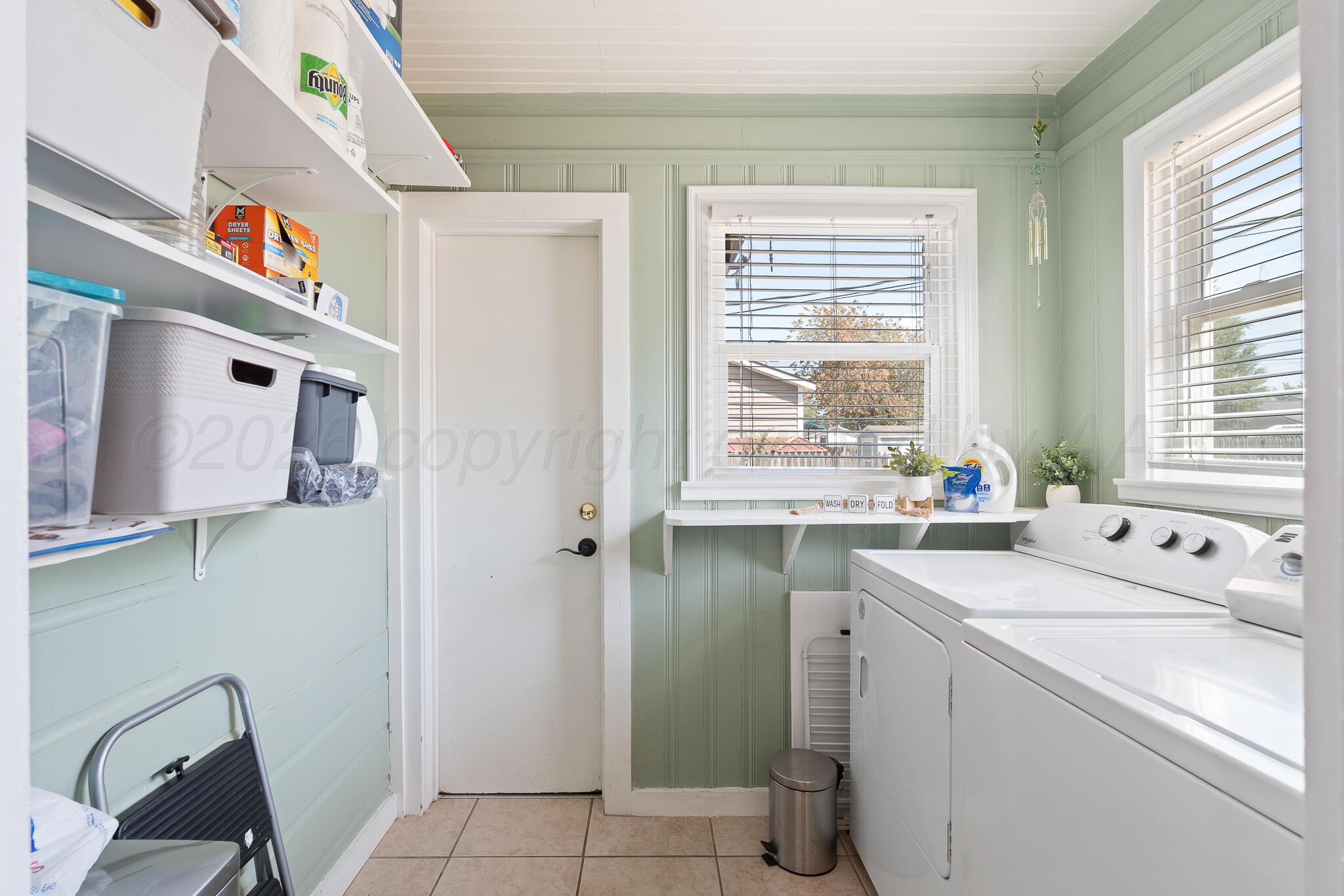 1819 S Avondale Street Property Photo 20