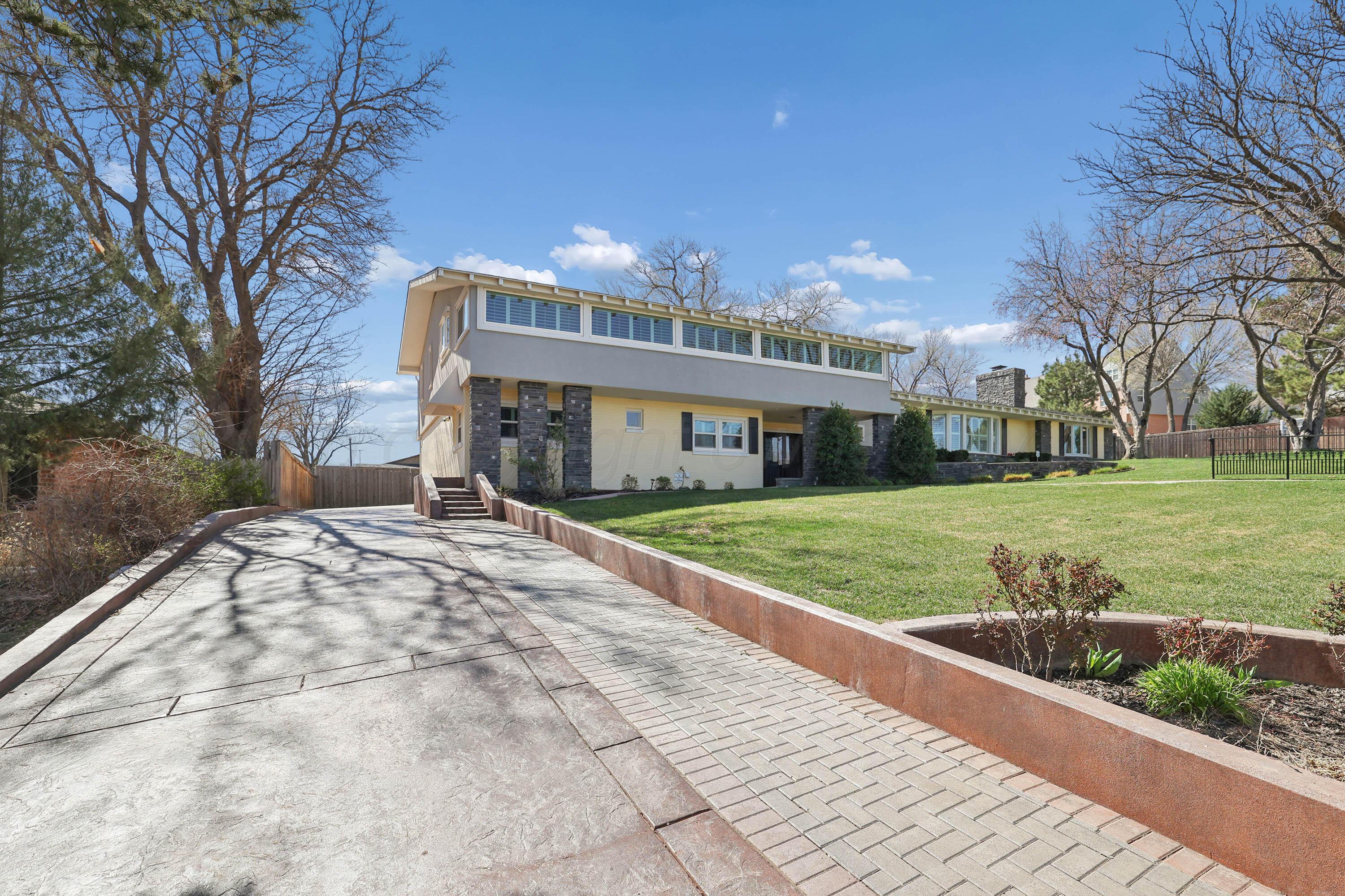 19 Southridge Drive Property Photo 3