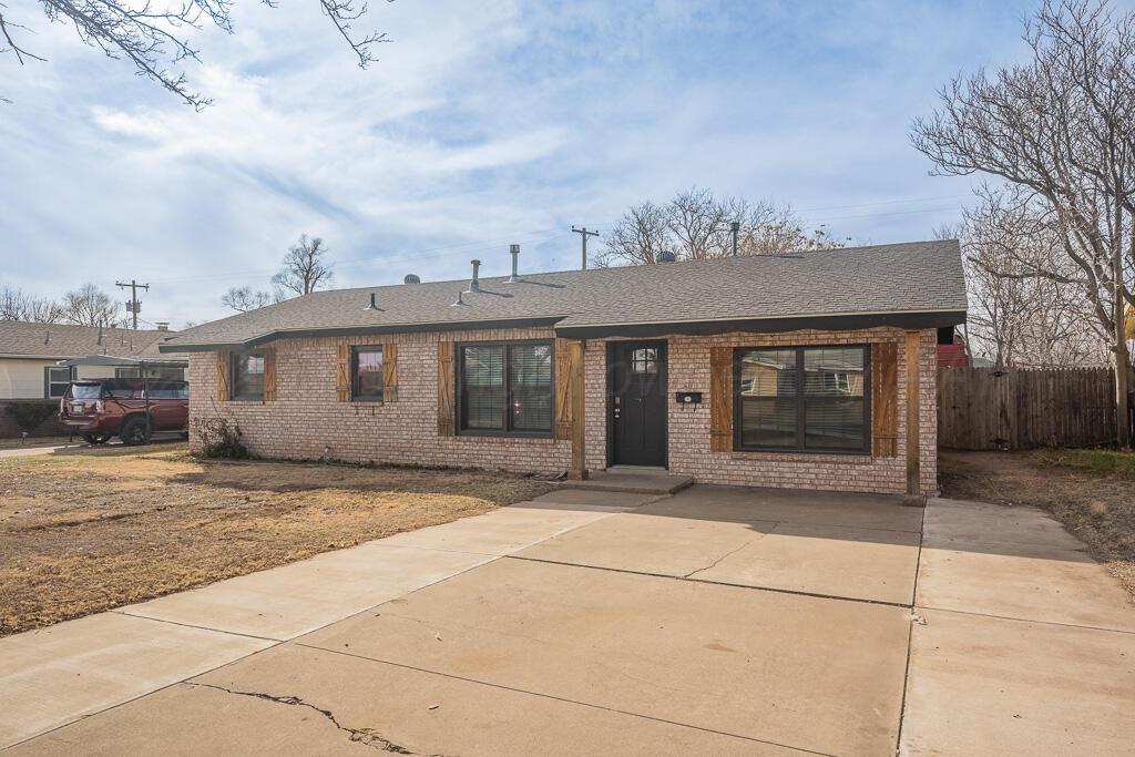 2918 S Dallas Street Property Photo 2