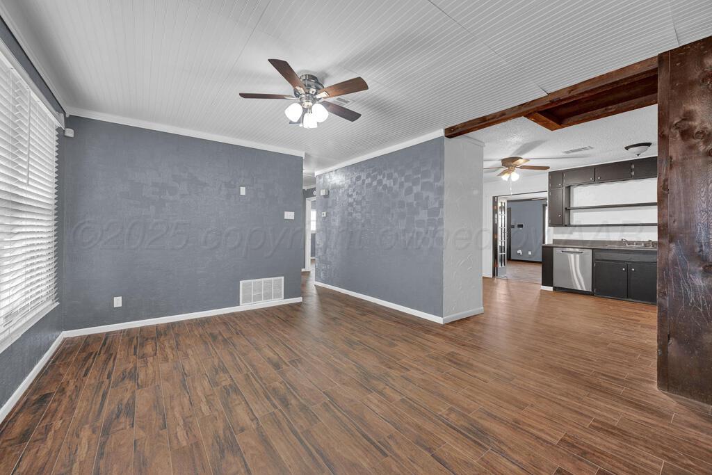 2918 S Dallas Street Property Photo 5