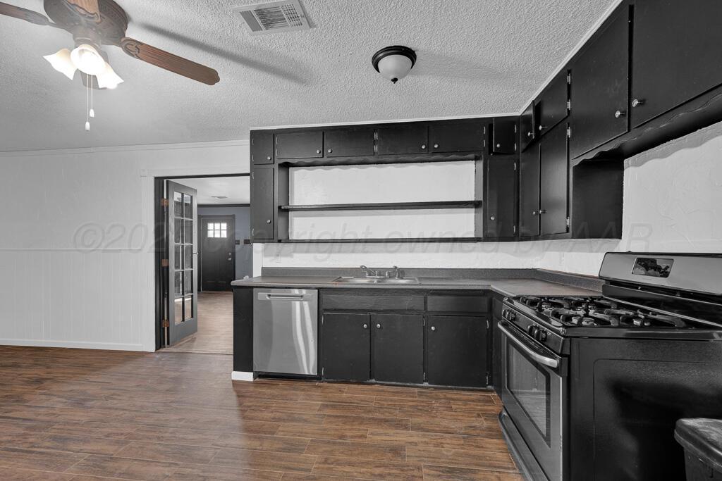 2918 S Dallas Street Property Photo 6