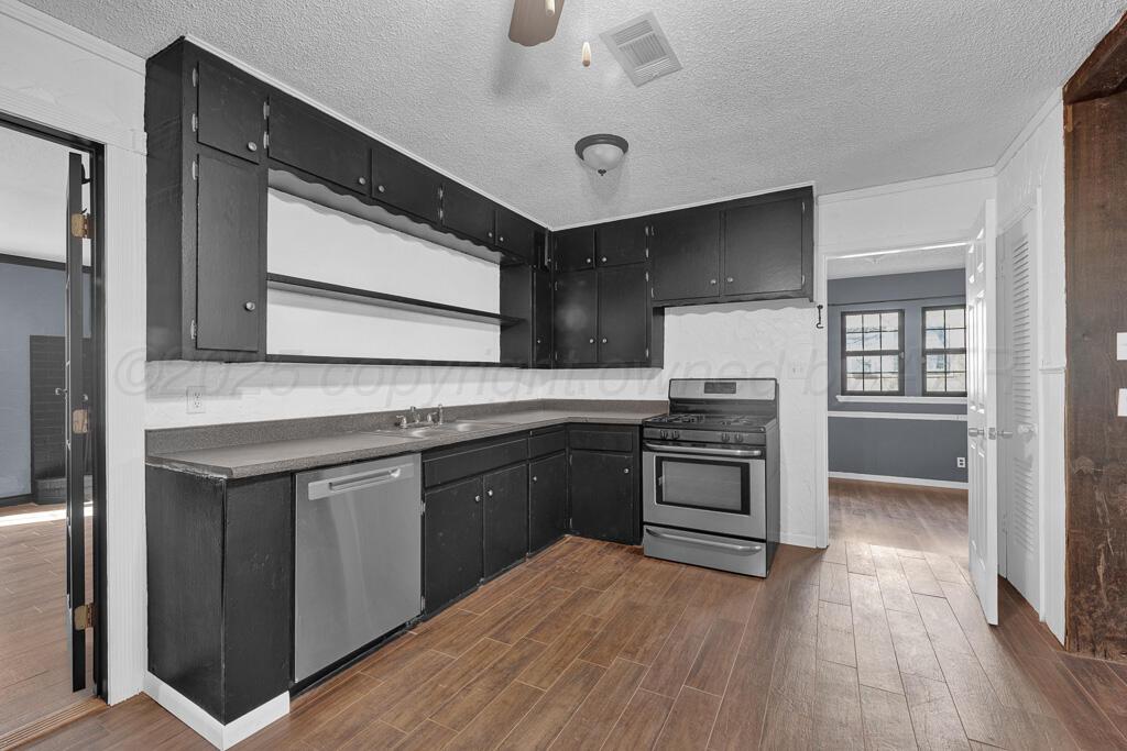 2918 S Dallas Street Property Photo 7