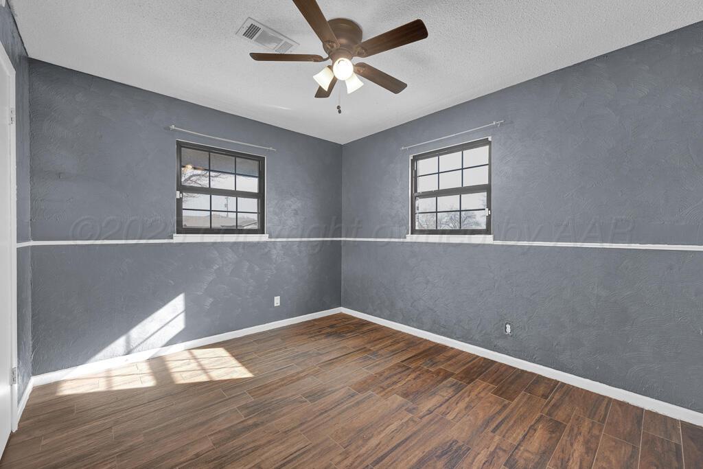 2918 S Dallas Street Property Photo 13