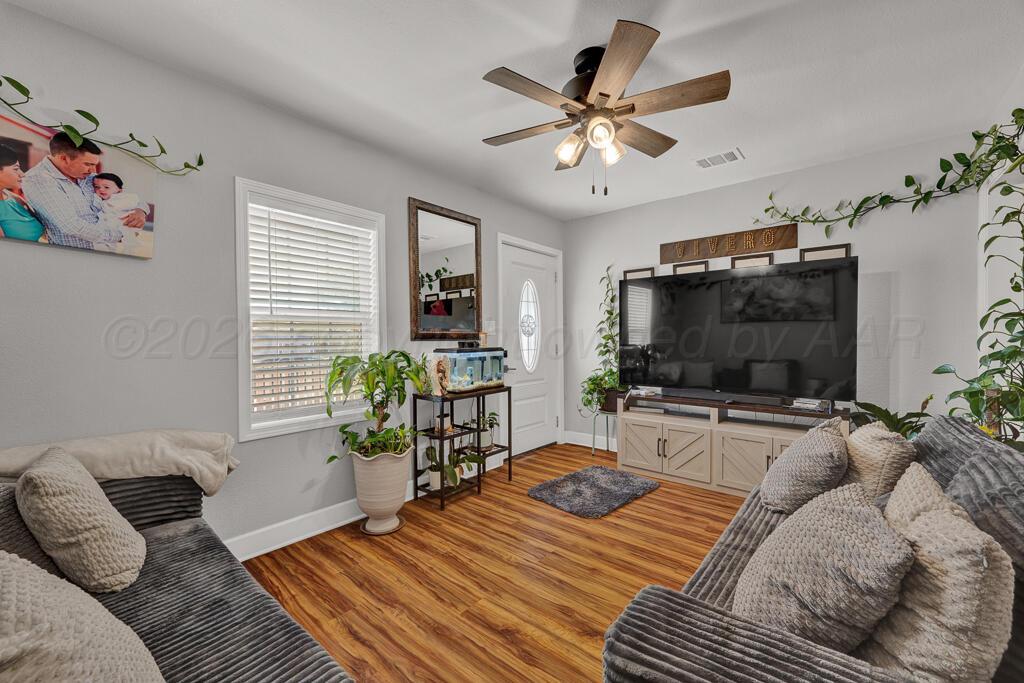 800 S Spring Street Property Photo 5
