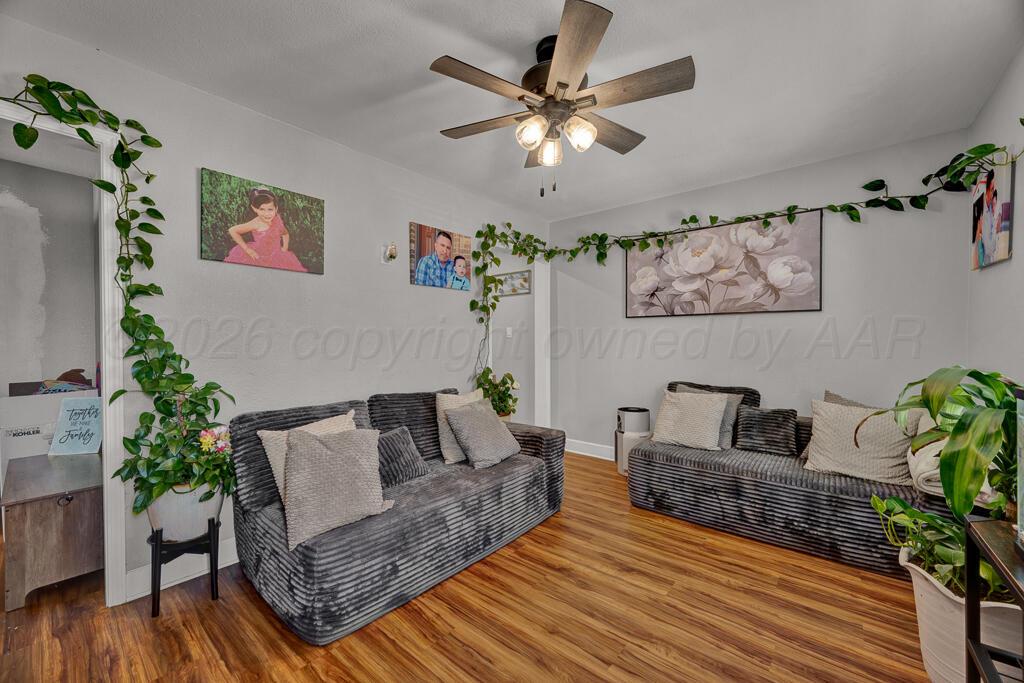 800 S Spring Street Property Photo 6
