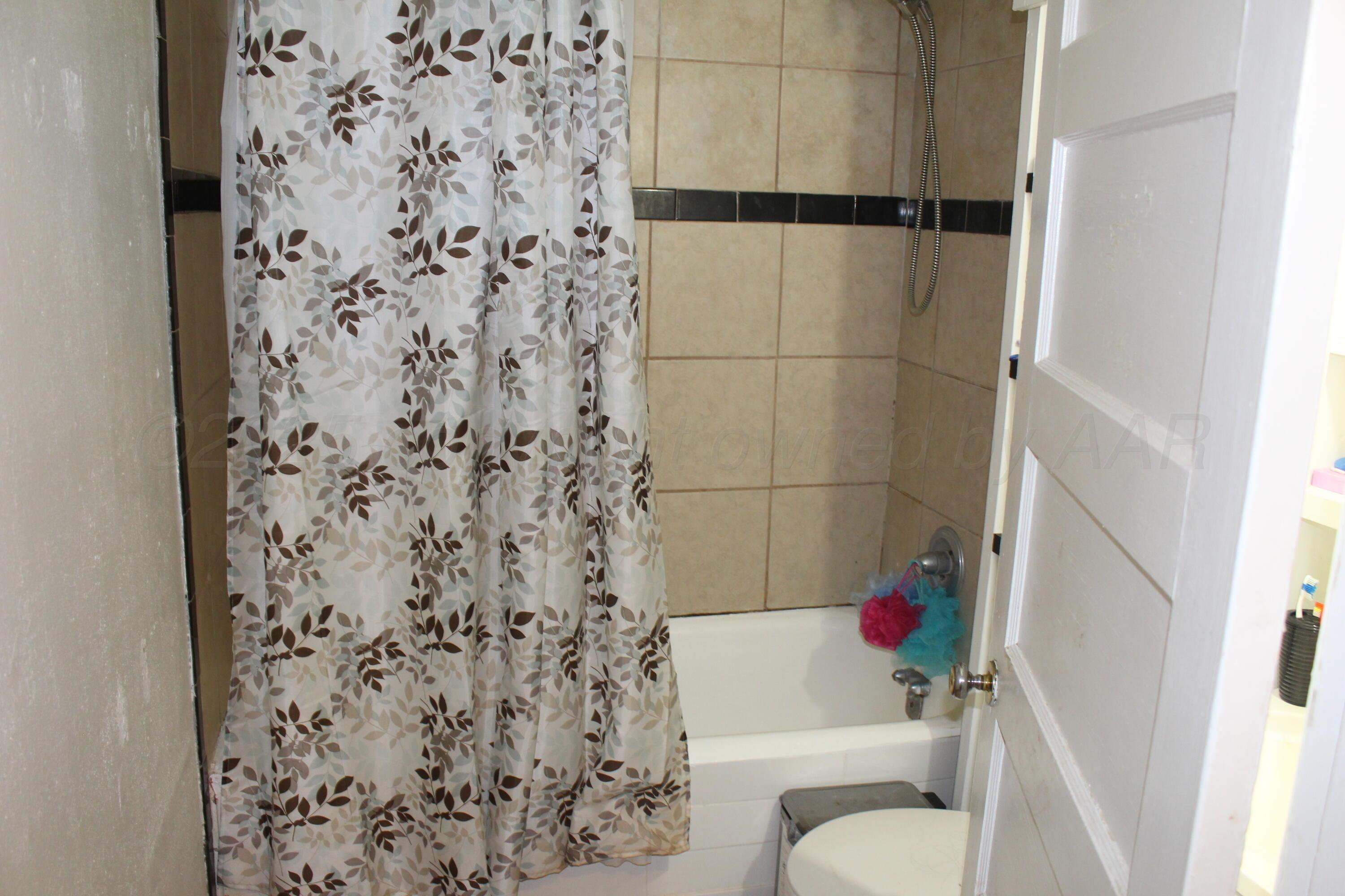 400 Blevins Property Photo 8