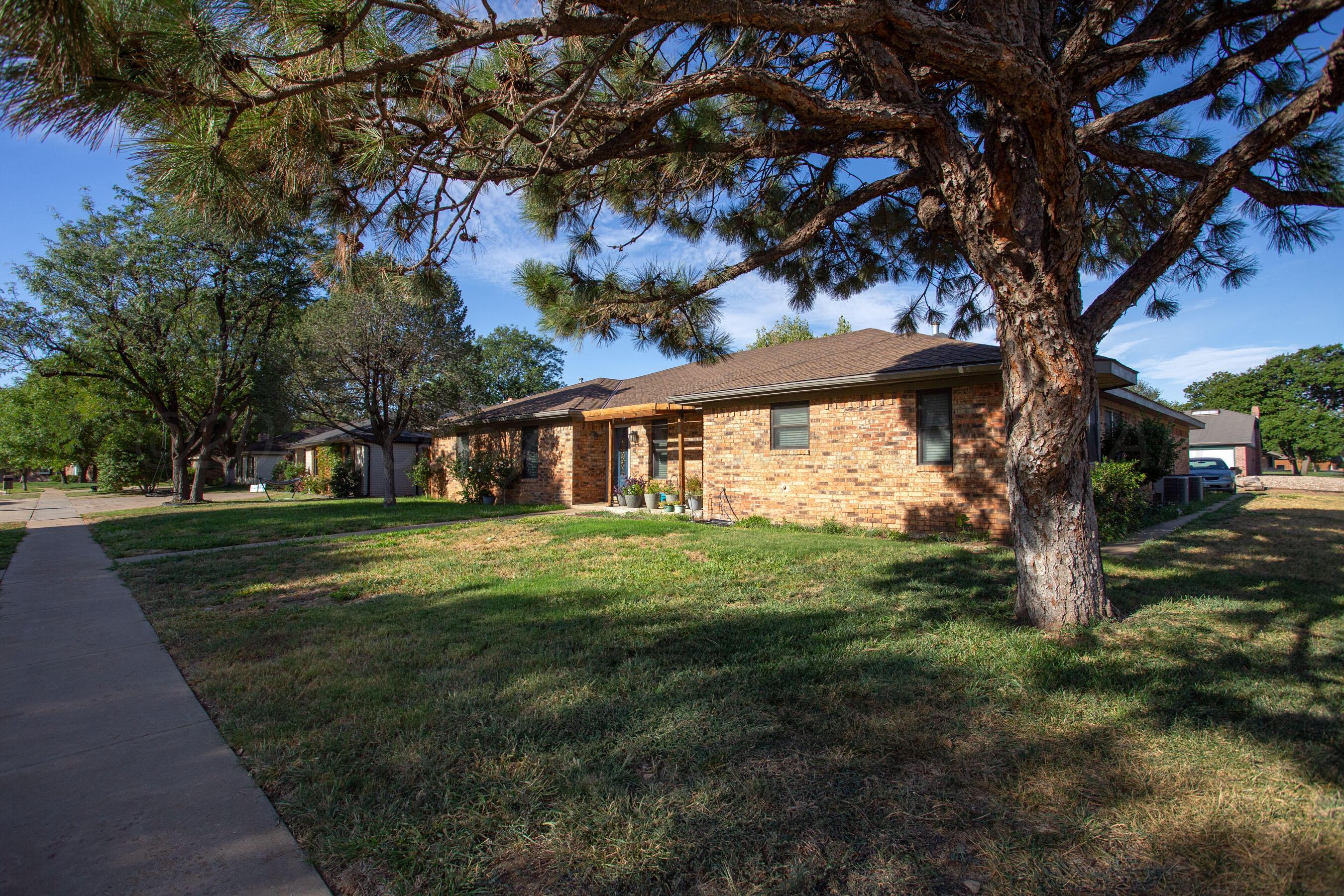 4000 Oakhurst Drive Property Photo 3