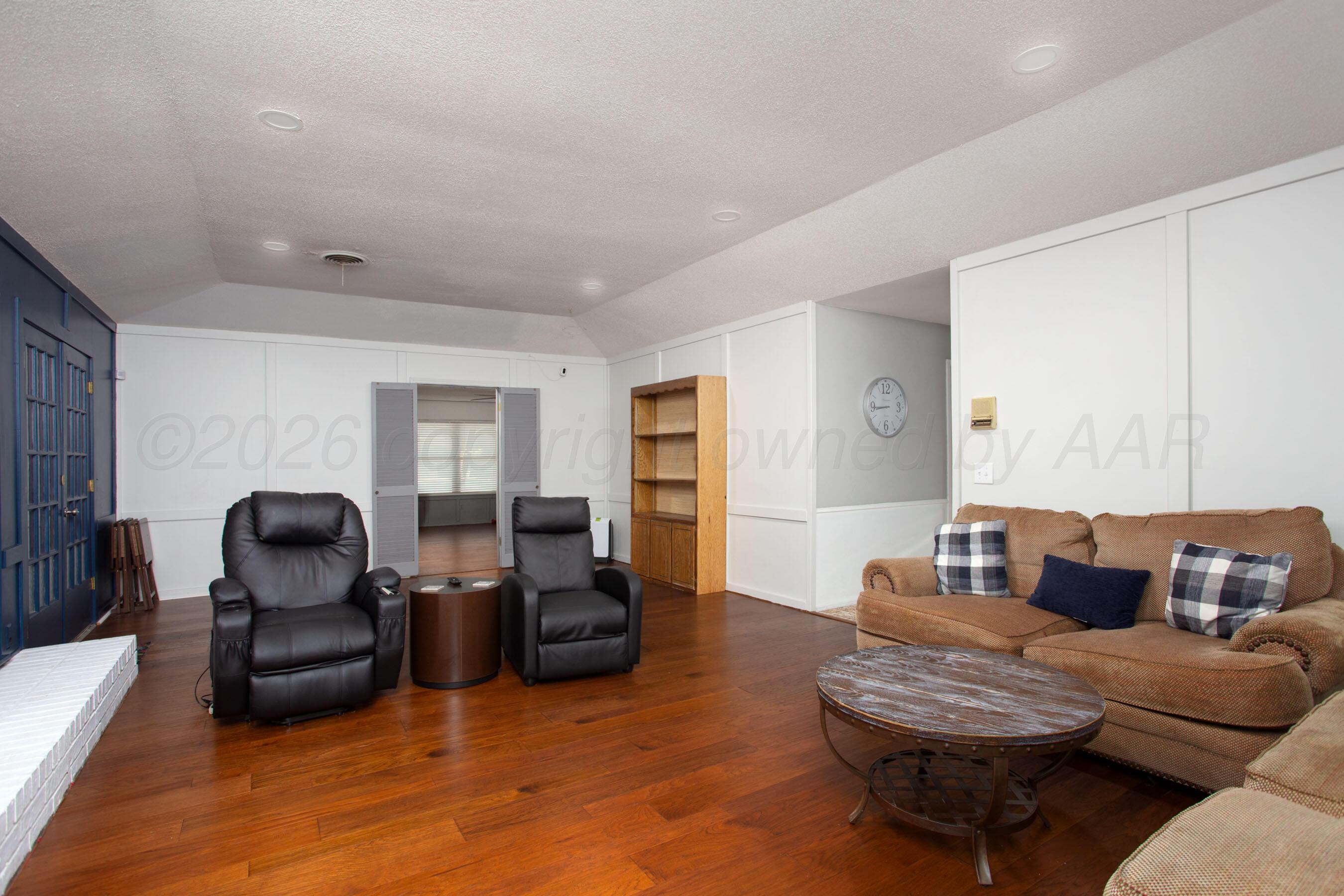 4000 Oakhurst Drive Property Photo 8