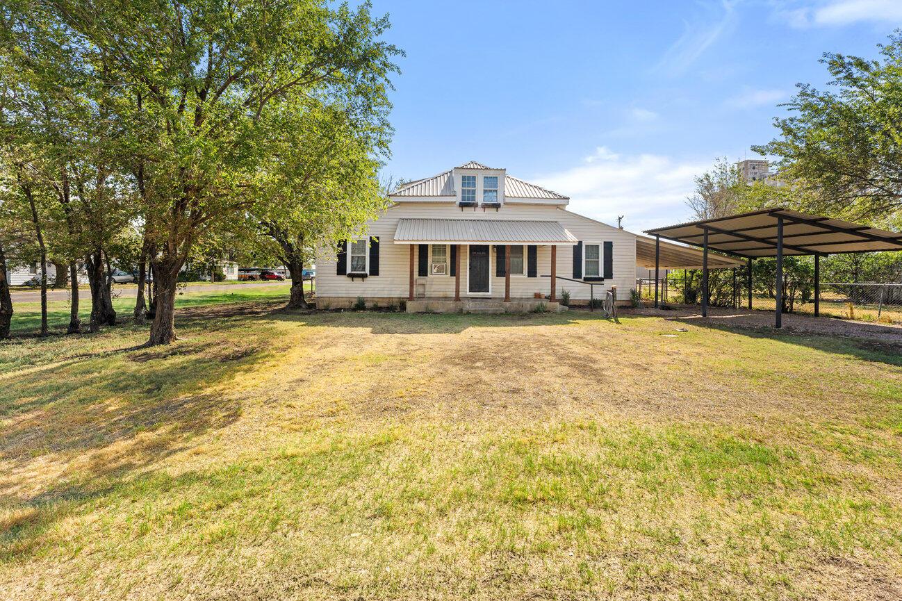 98 Newcome Property Photo 1