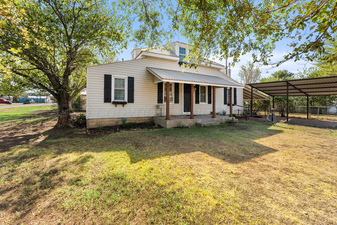 98 Newcome Property Photo 2