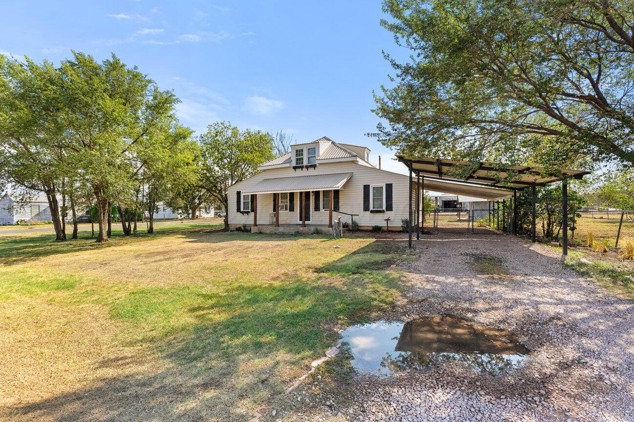 98 Newcome Property Photo 3