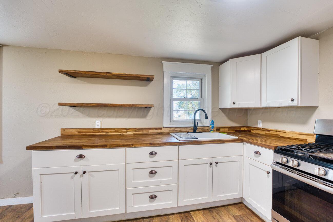98 Newcome Property Photo 16