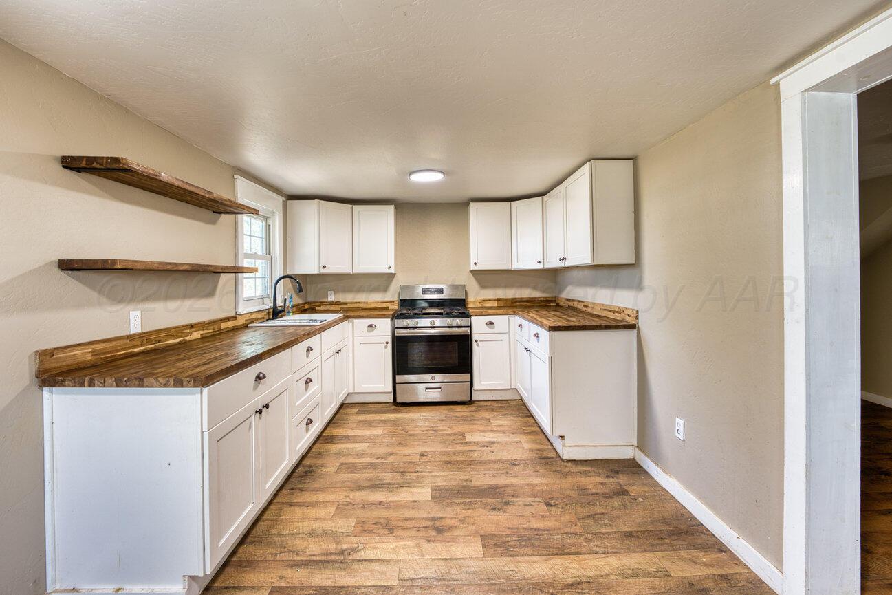 98 Newcome Property Photo 17