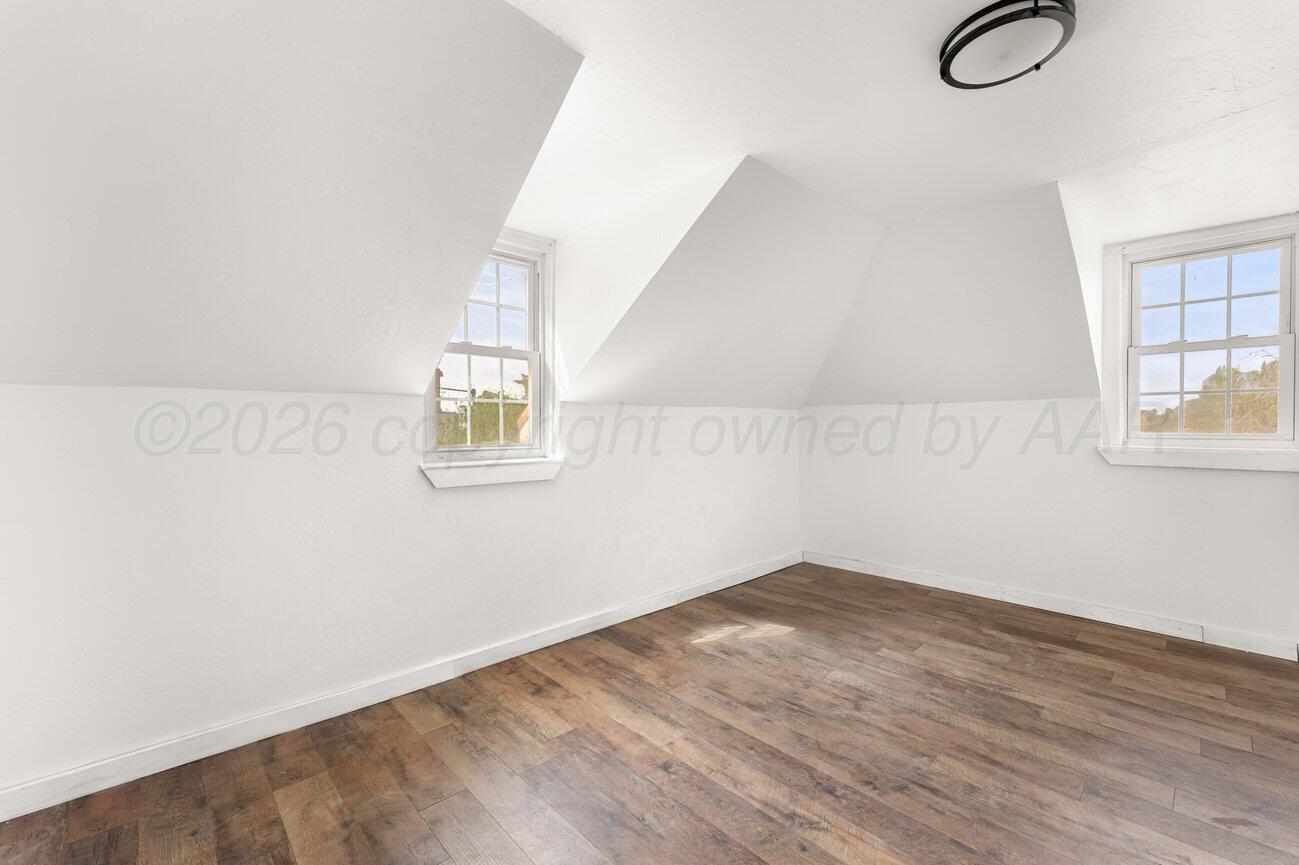 98 Newcome Property Photo 33